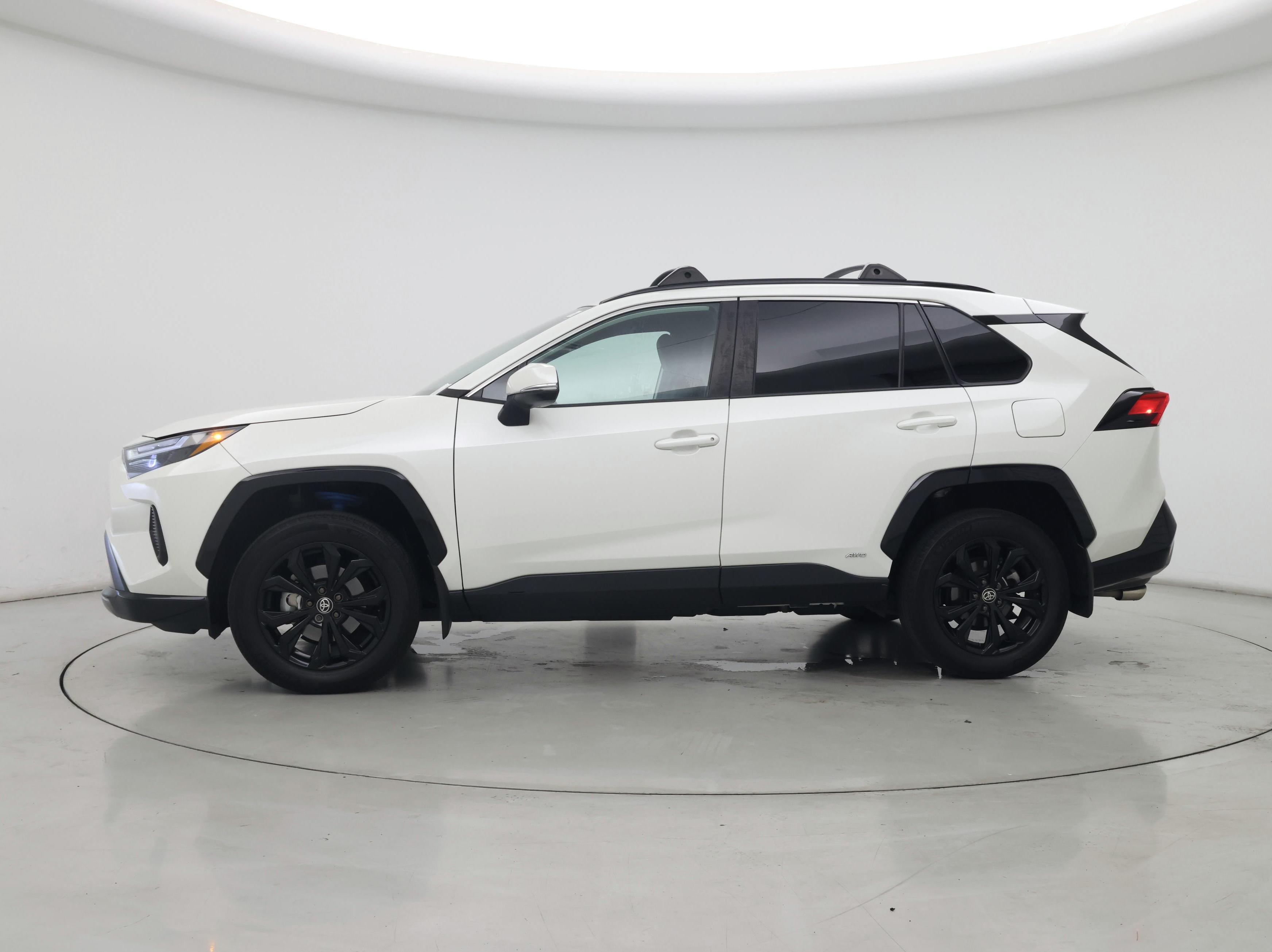 Thumbnail: 2022 Toyota RAV4 - 3