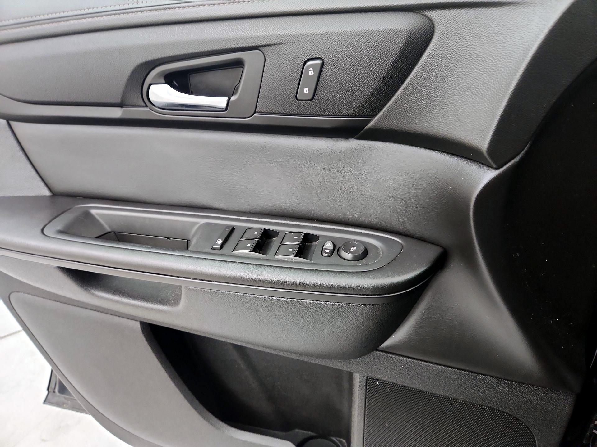 Thumbnail: 2015 GMC Acadia - 12