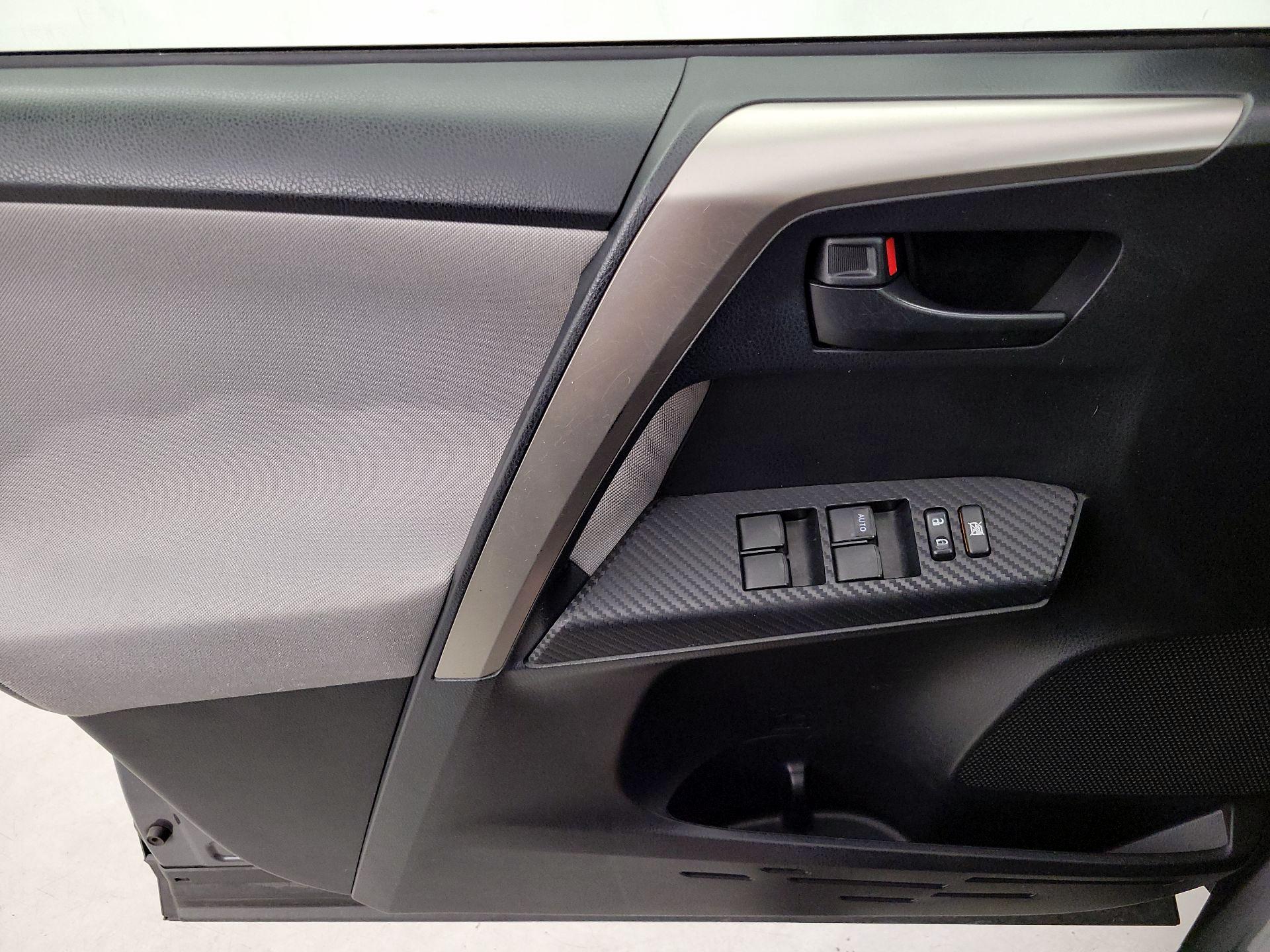 Thumbnail: 2014 Toyota RAV4 - 12