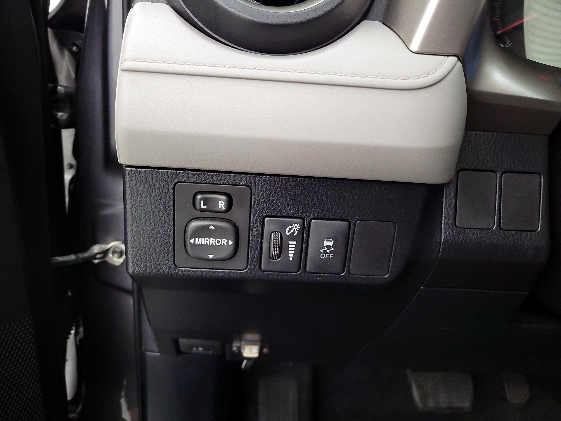 Thumbnail: 2014 Toyota RAV4 - 13