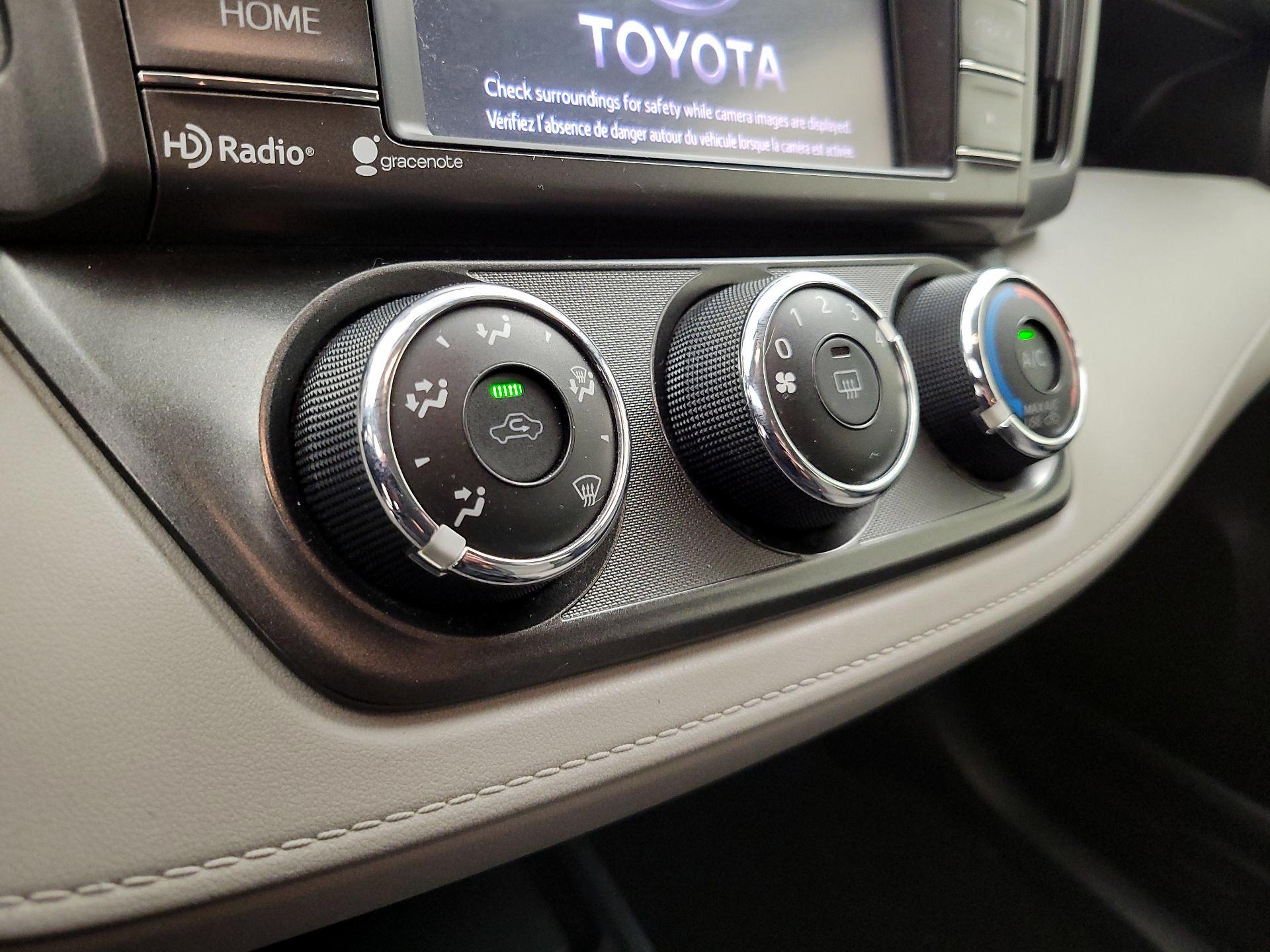 Thumbnail: 2014 Toyota RAV4 - 16