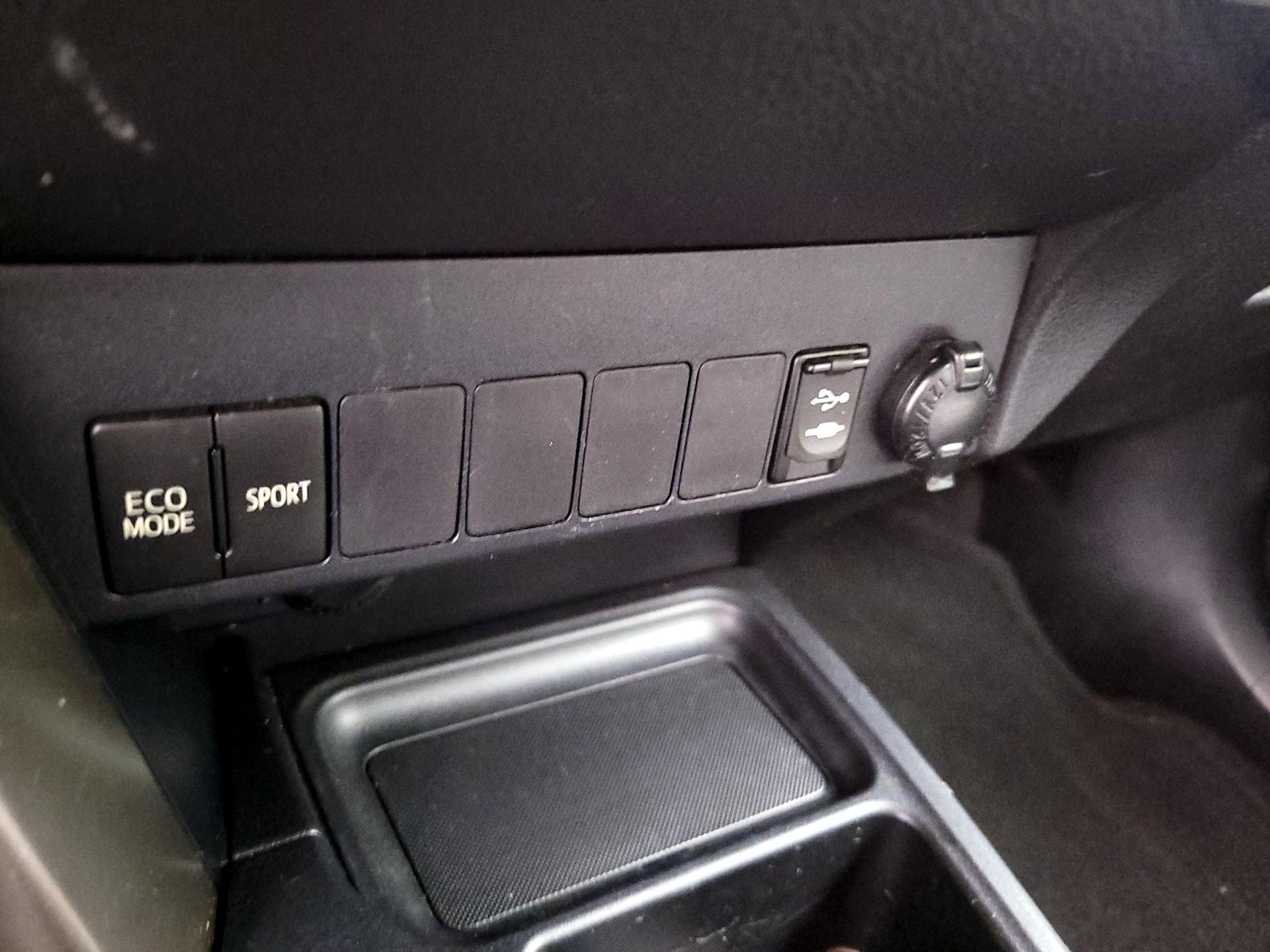 Thumbnail: 2014 Toyota RAV4 - 18