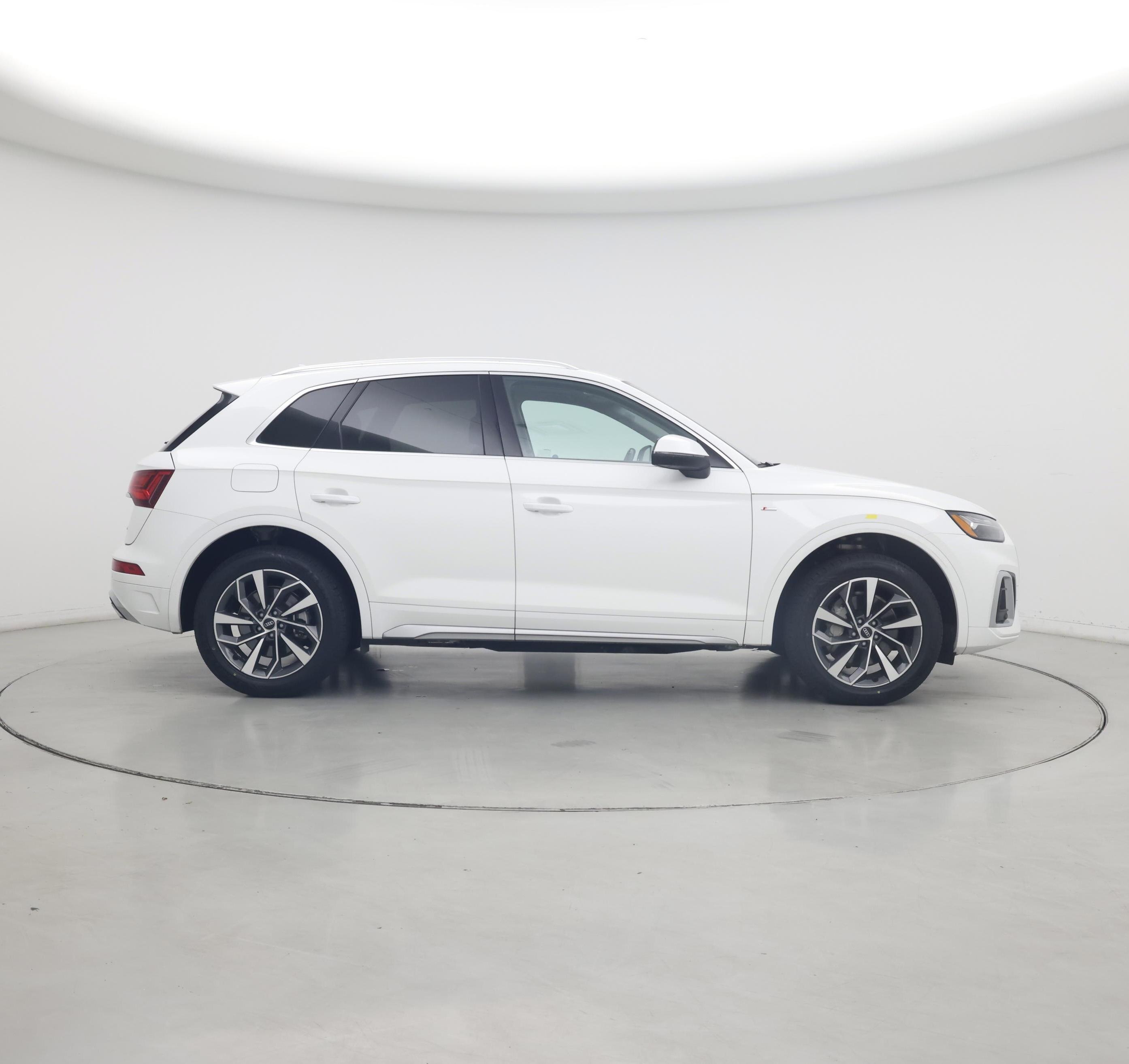Thumbnail: 2023 Audi Q5 - 7