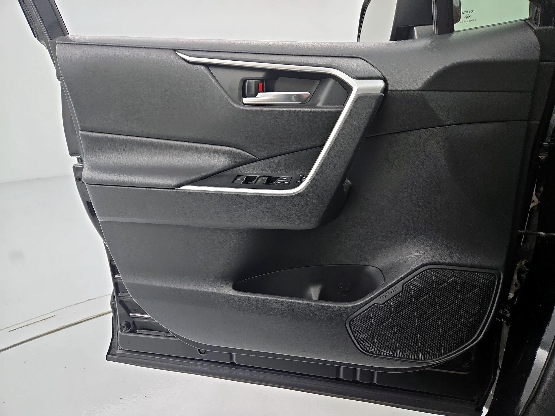 Thumbnail: 2020 Toyota RAV4 - 12