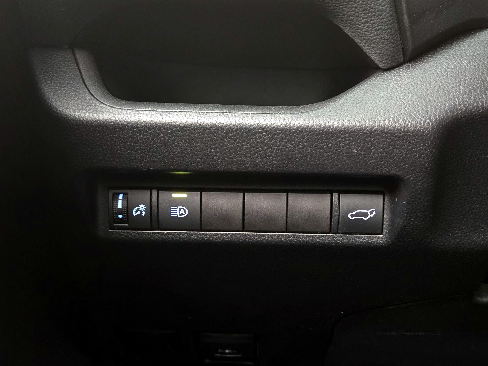 Thumbnail: 2020 Toyota RAV4 - 13