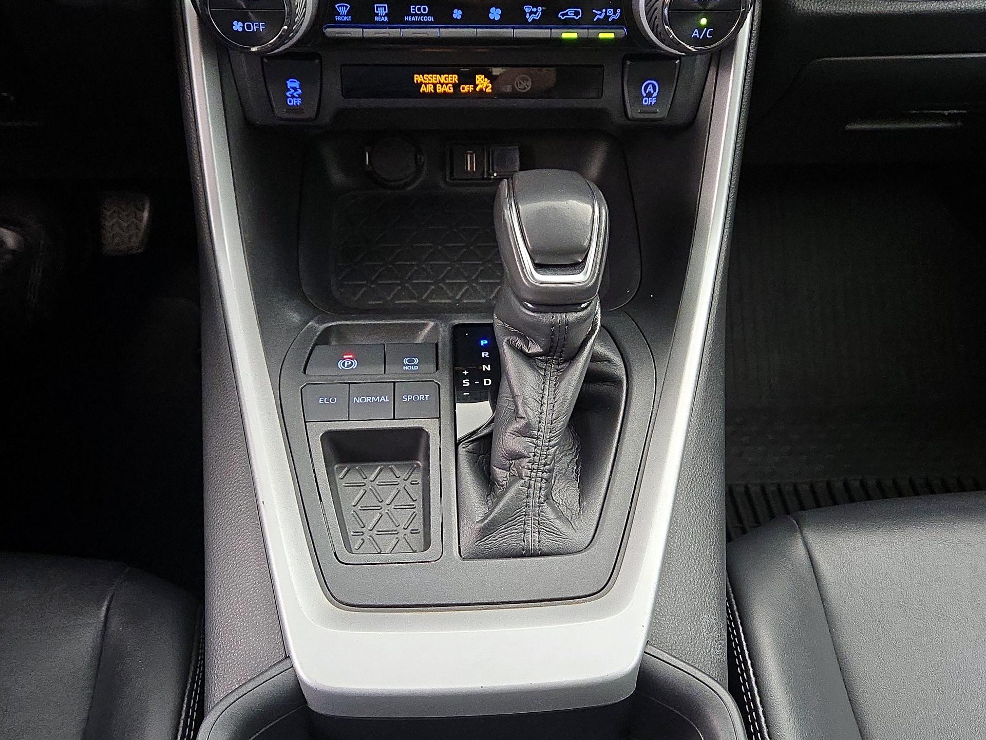 Thumbnail: 2020 Toyota RAV4 - 17