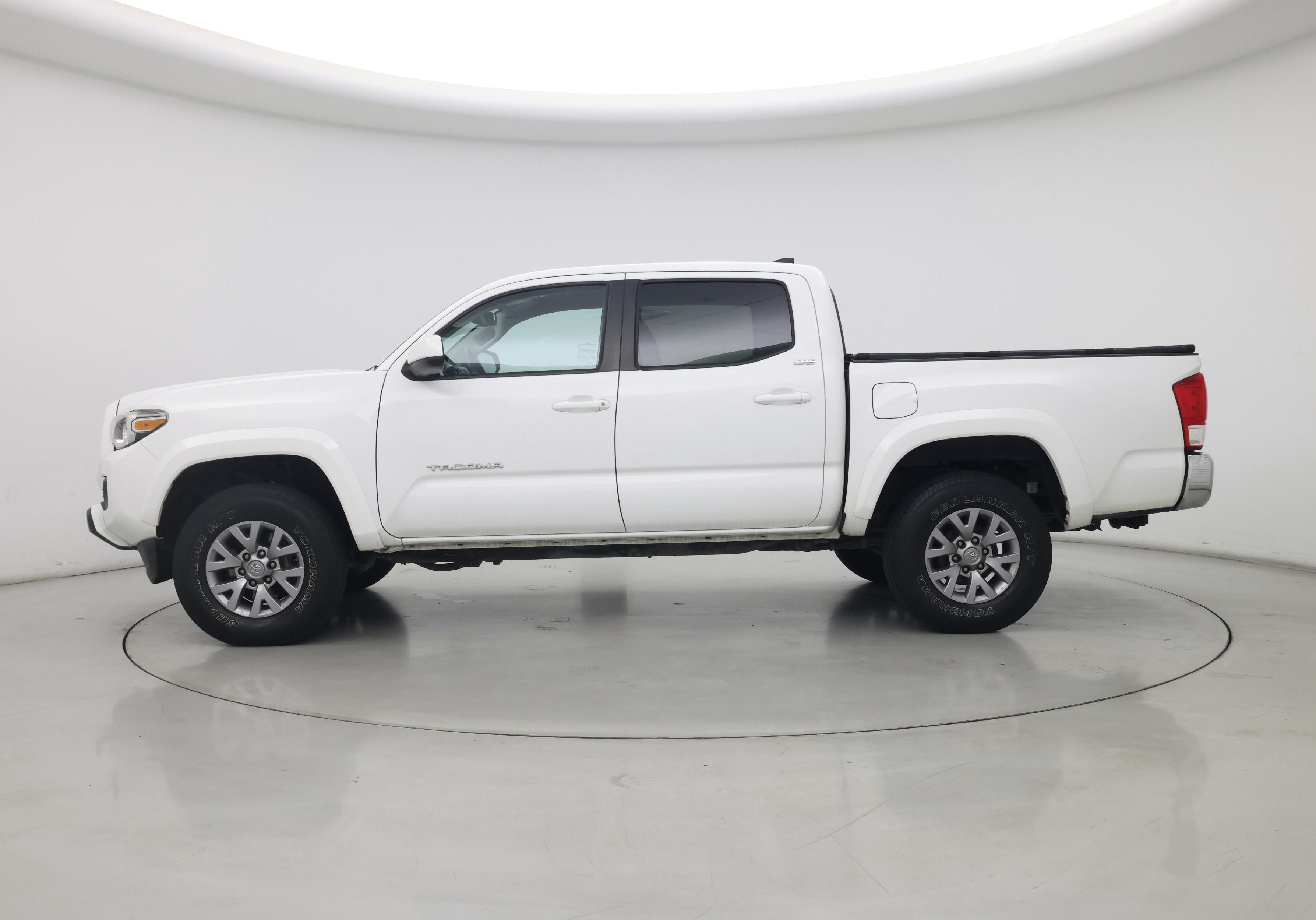 Thumbnail: 2017 Toyota Tacoma - 3