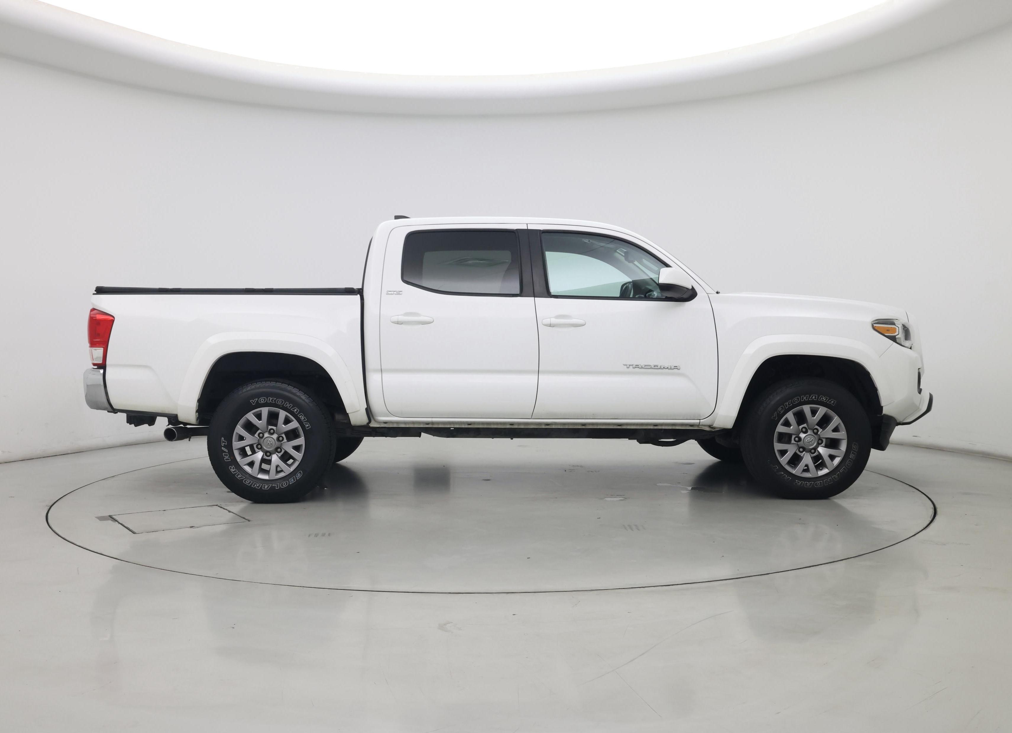 Thumbnail: 2017 Toyota Tacoma - 7