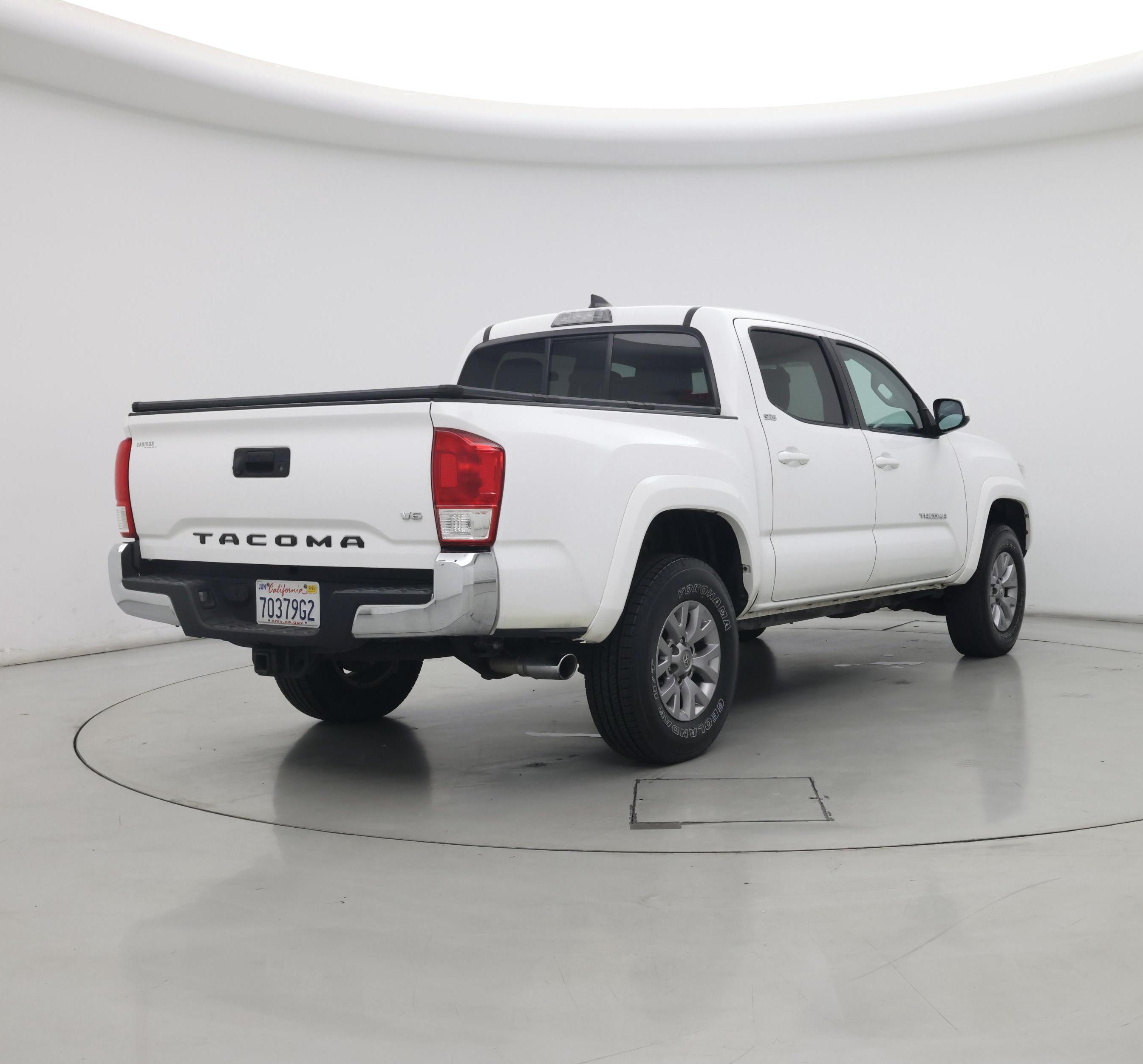 Thumbnail: 2017 Toyota Tacoma - 8