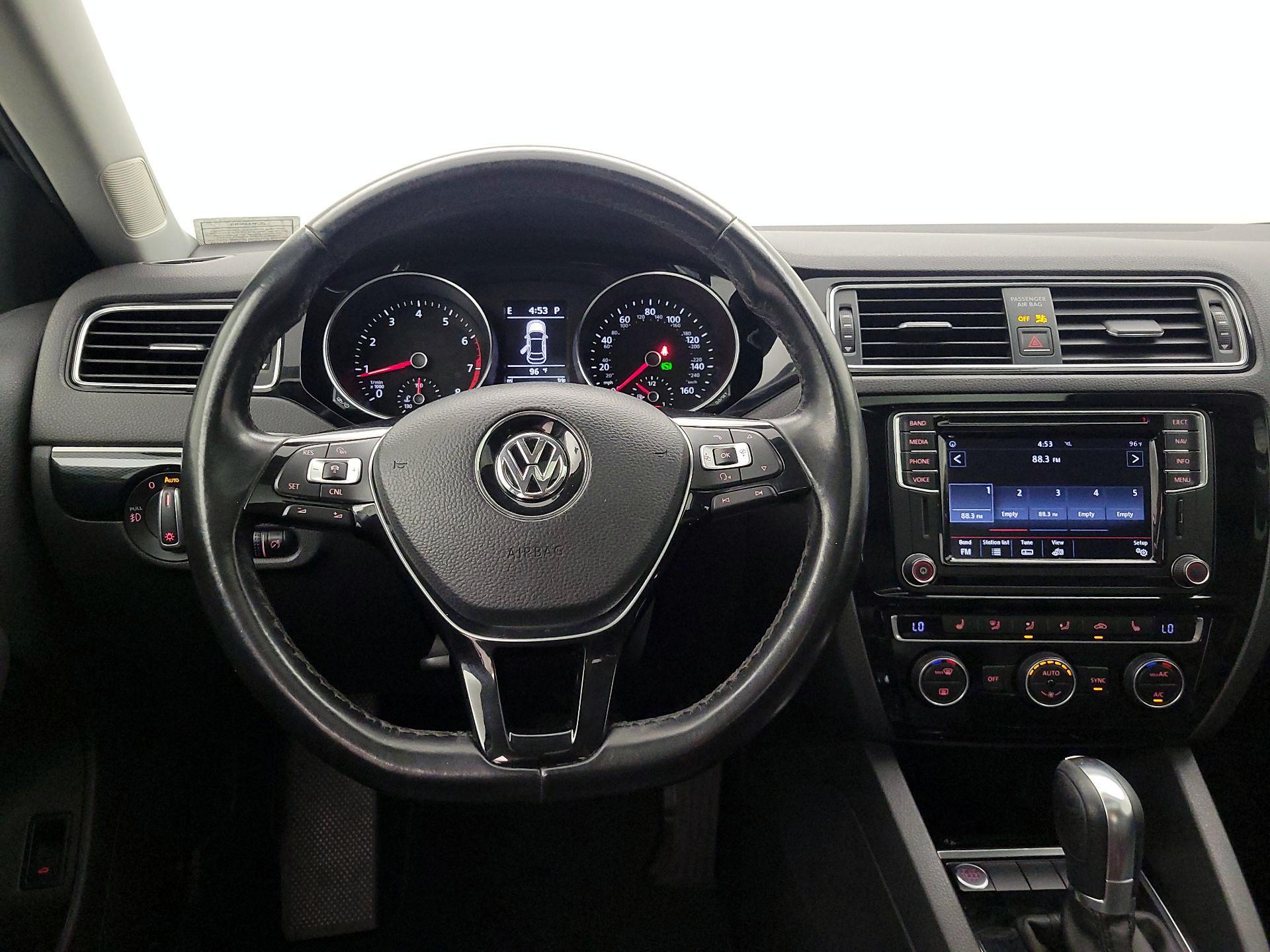 Thumbnail: 2017 Volkswagen Jetta - 10