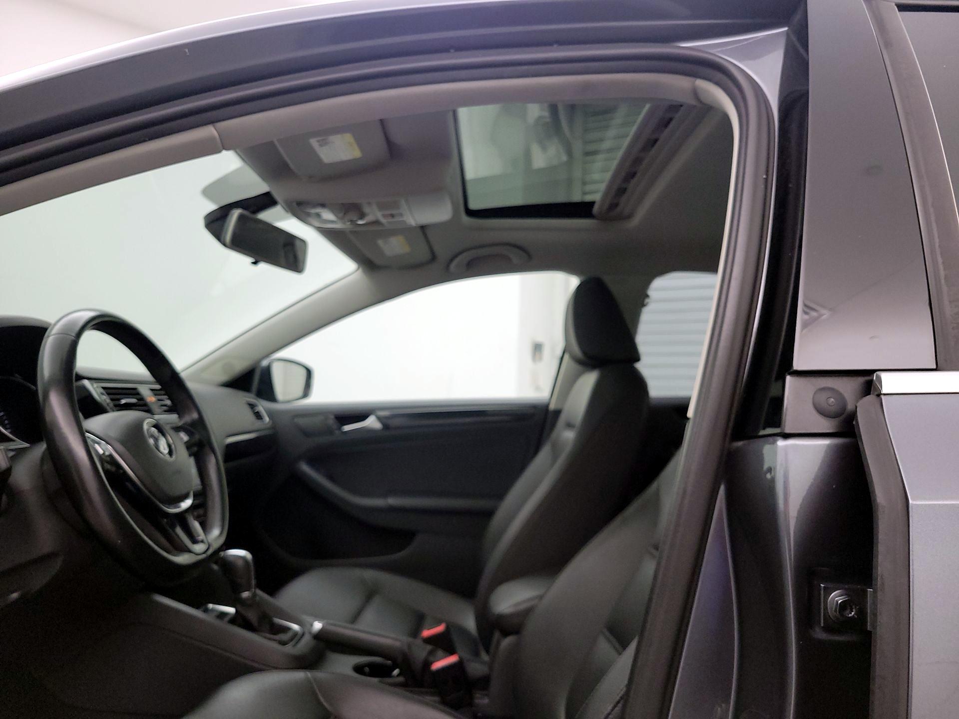 Thumbnail: 2017 Volkswagen Jetta - 19