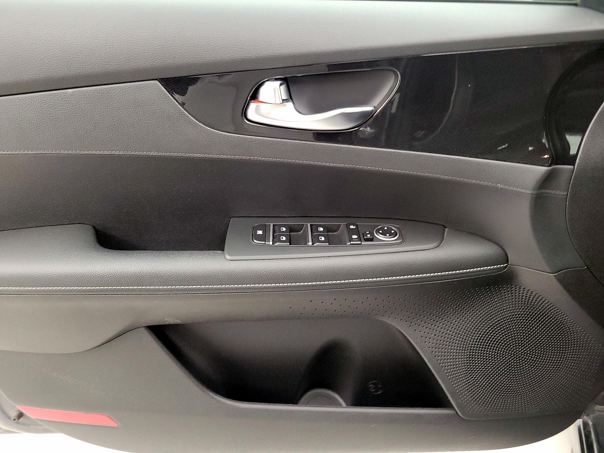 Thumbnail: 2023 Kia Forte - 12