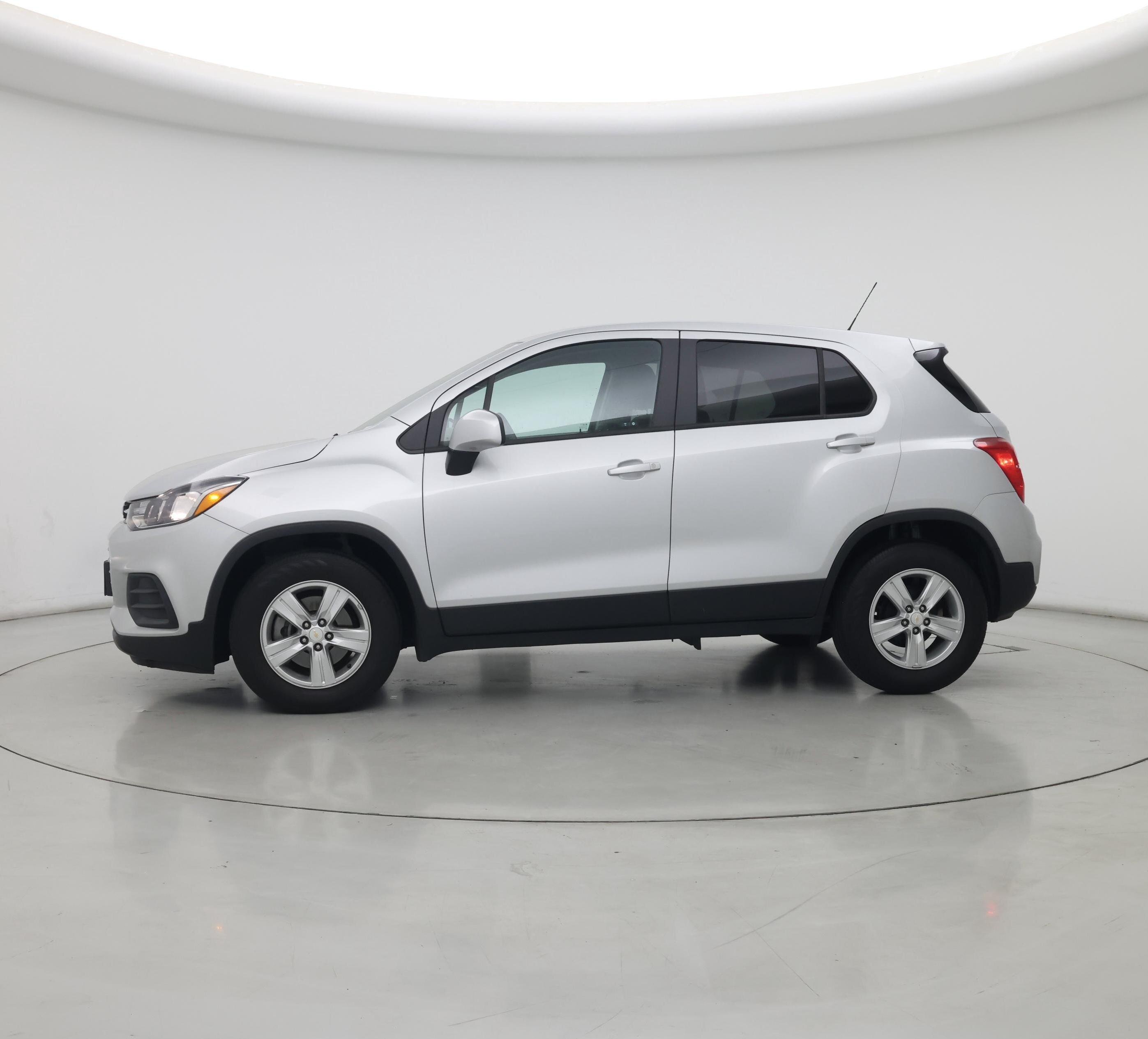 Thumbnail: 2022 Chevrolet Trax - 3