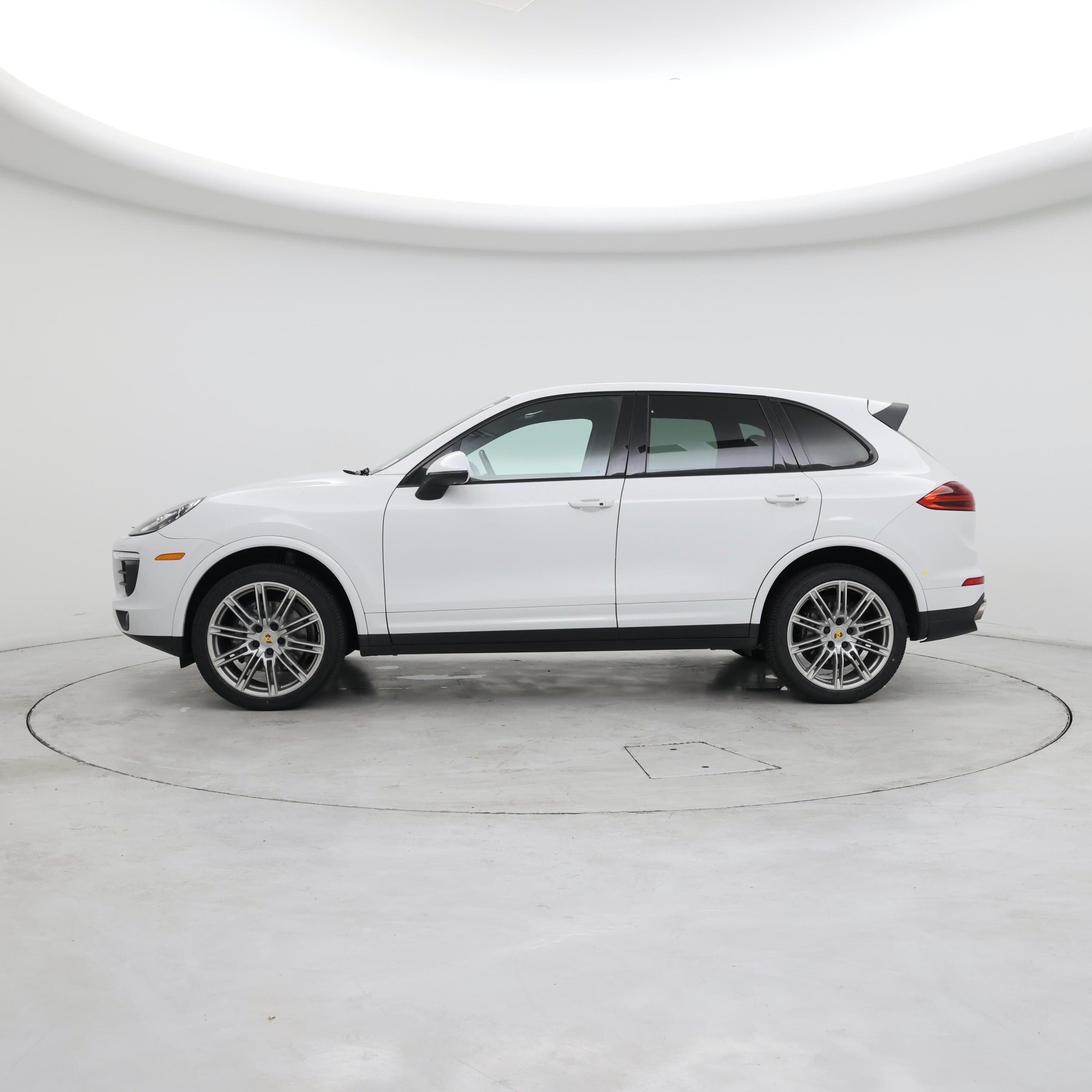 Thumbnail: 2018 Porsche Cayenne - 3