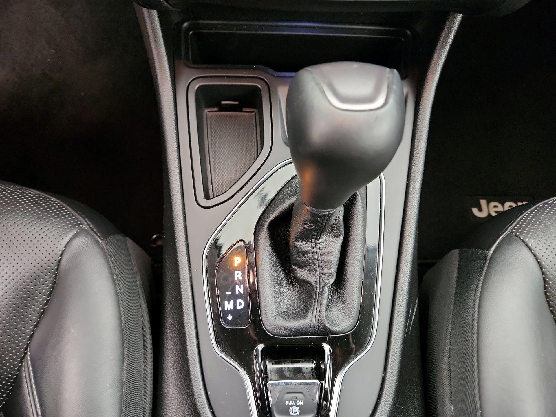 Thumbnail: 2019 Jeep Cherokee - 17