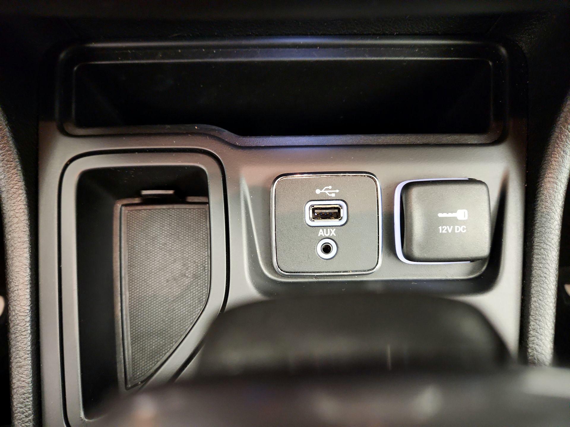 Thumbnail: 2019 Jeep Cherokee - 18