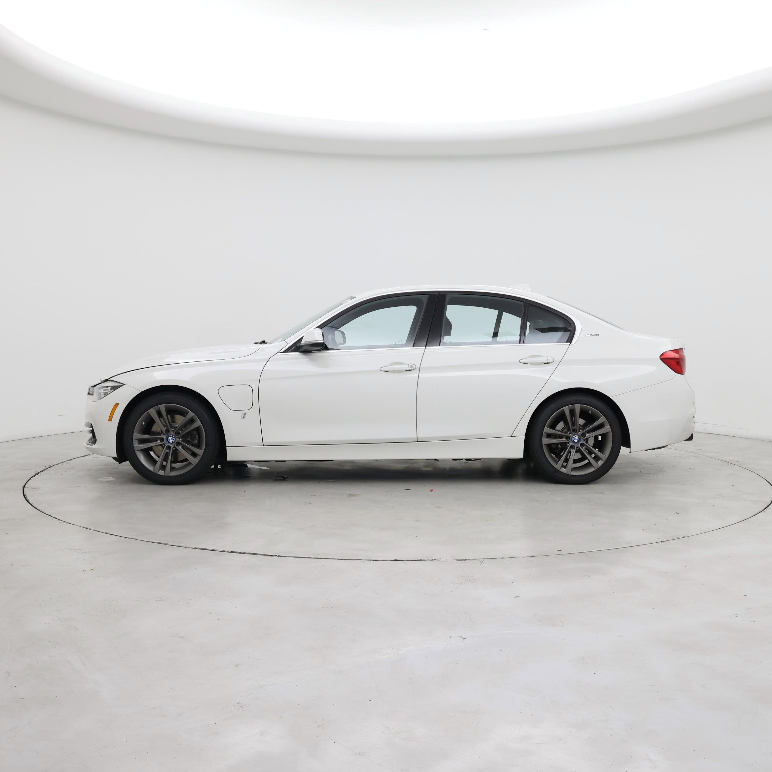 Thumbnail: 2018 BMW 3 Series - 3