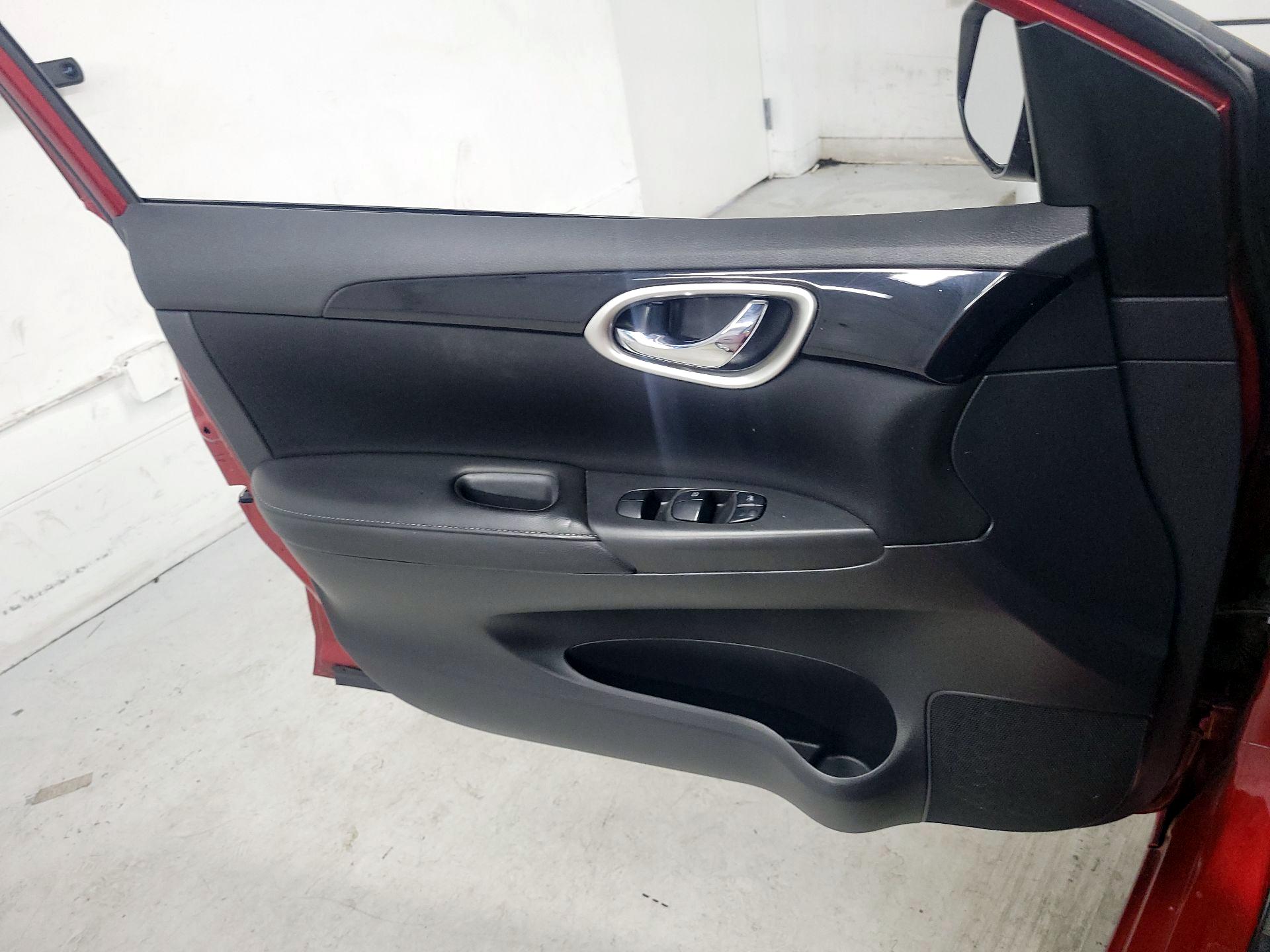 Thumbnail: 2019 Nissan Sentra - 12