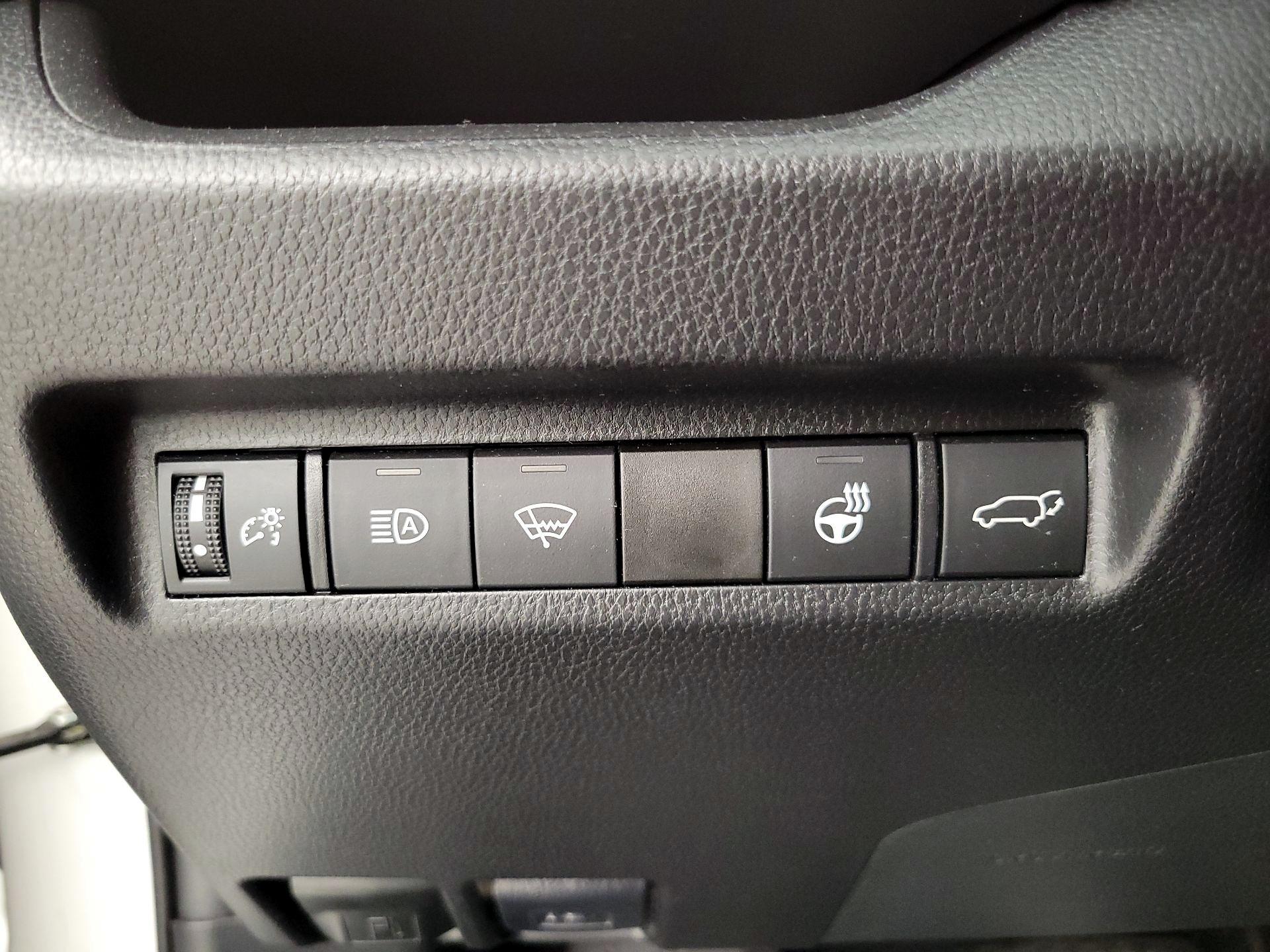 Thumbnail: 2021 Toyota RAV4 - 13