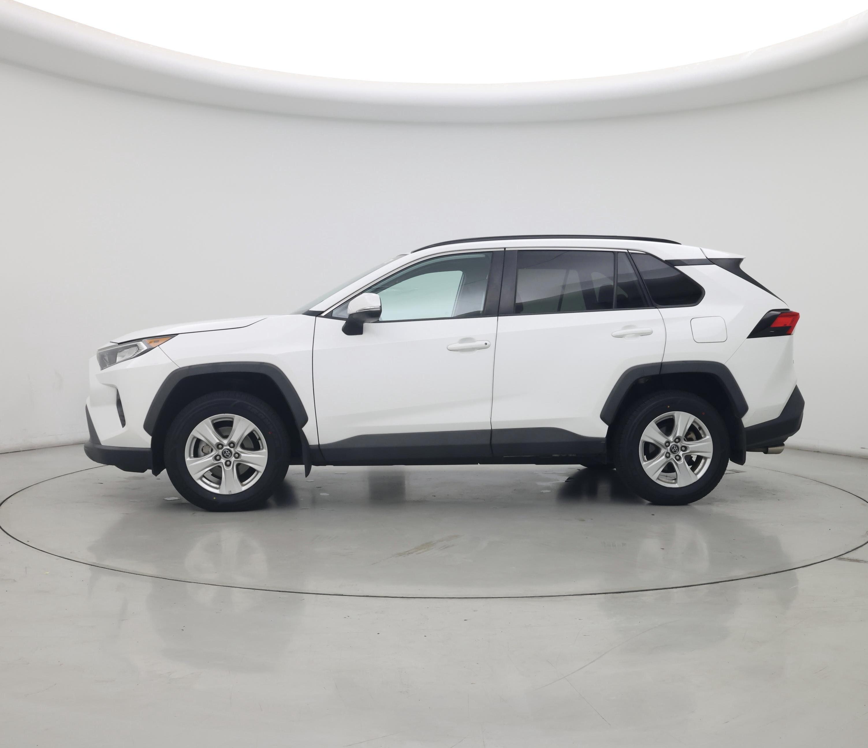 Thumbnail: 2021 Toyota RAV4 - 3