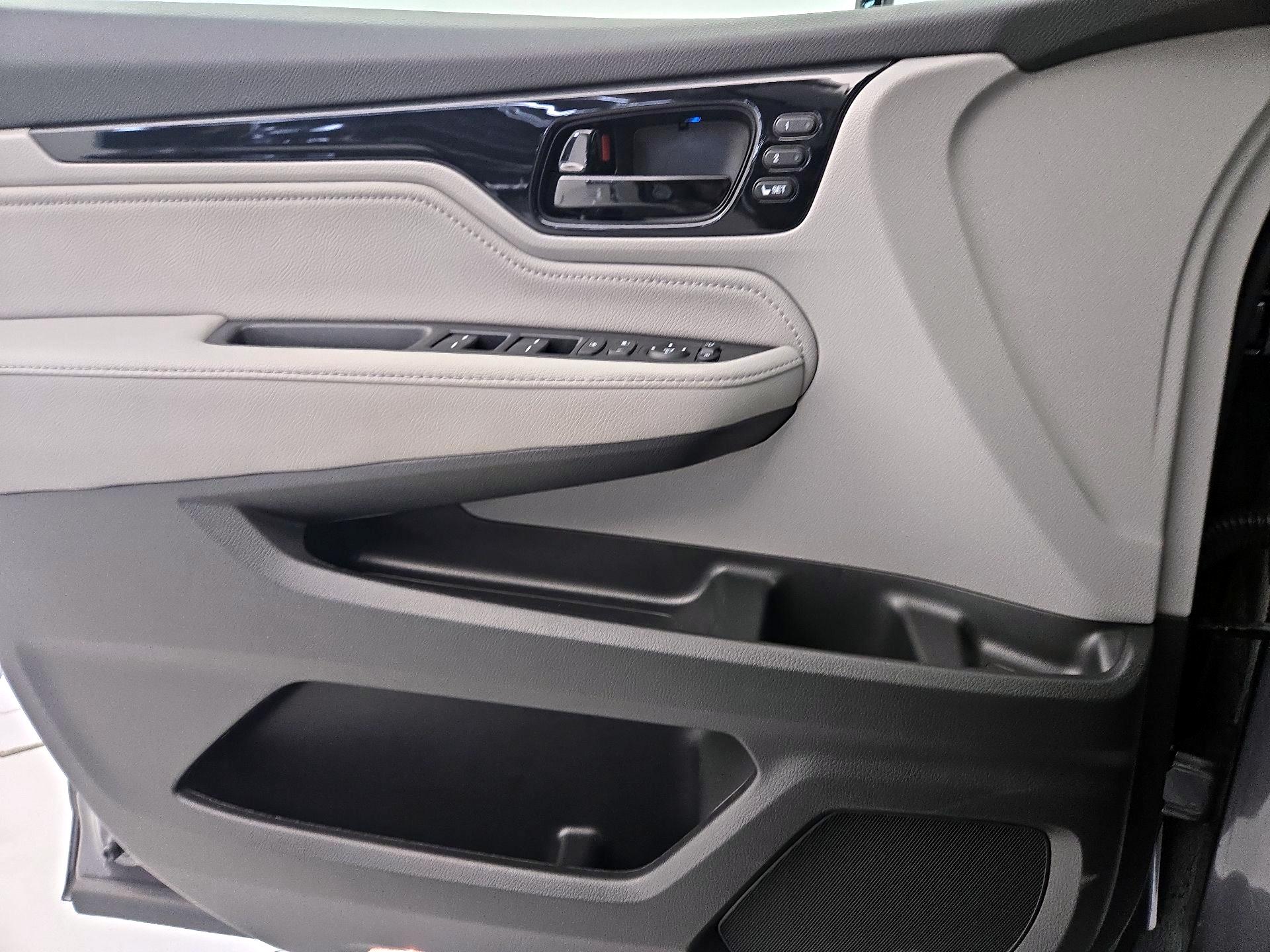 Thumbnail: 2019 Honda Odyssey - 12