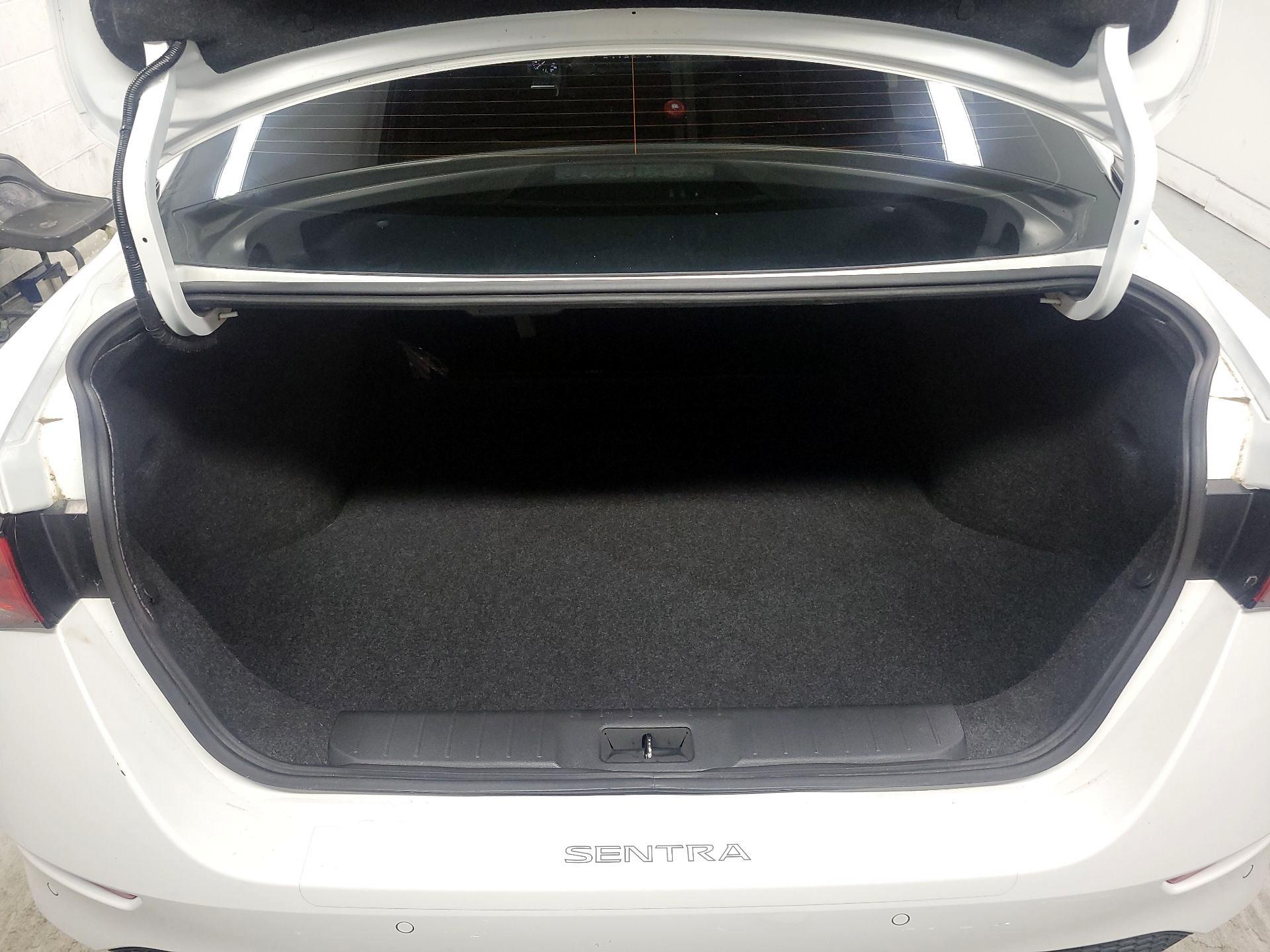 Thumbnail: 2020 Nissan Sentra - 18
