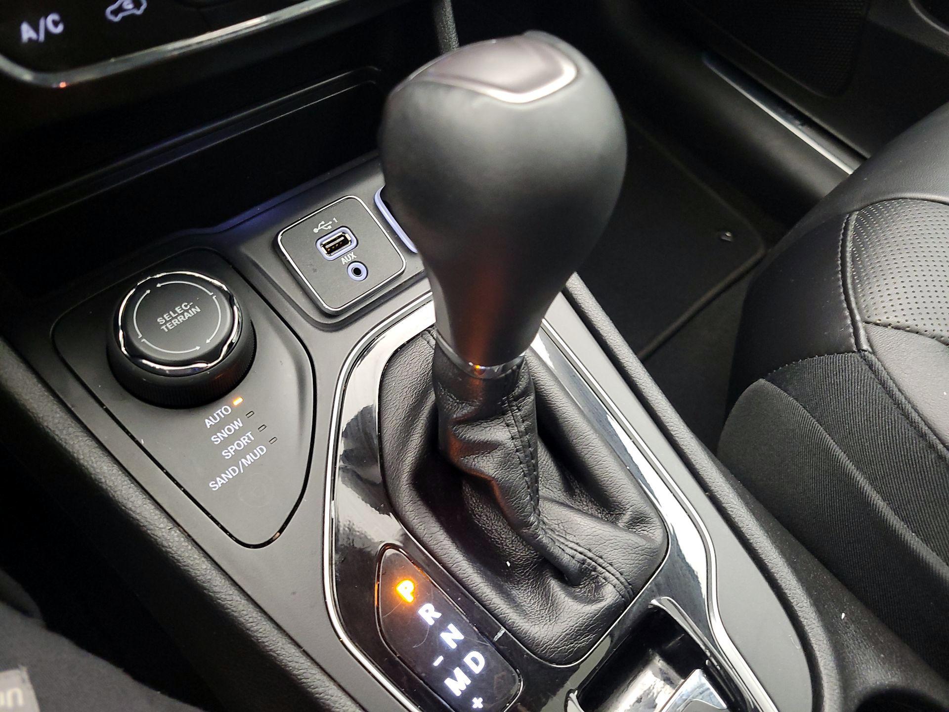 Thumbnail: 2019 Jeep Cherokee - 18