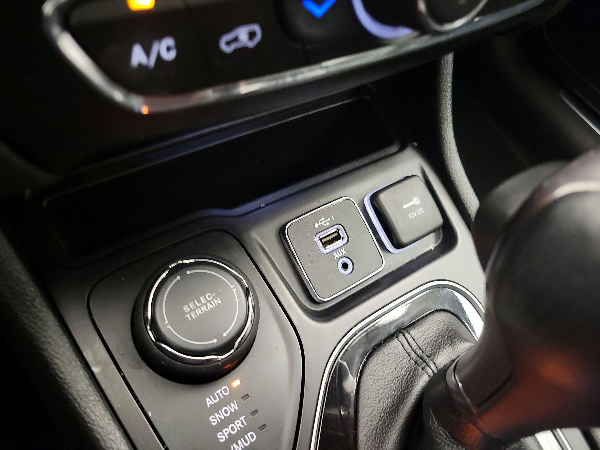 Thumbnail: 2019 Jeep Cherokee - 19