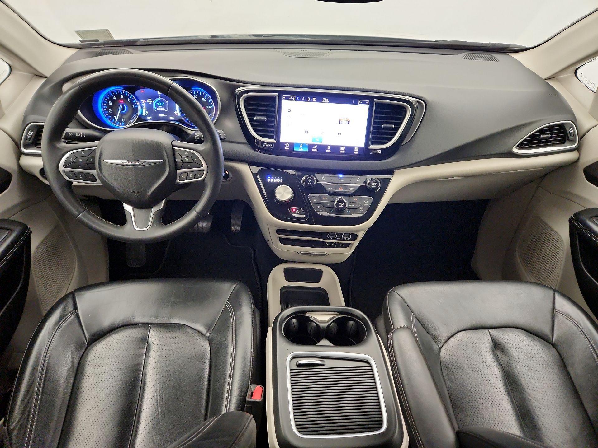 Thumbnail: 2022 Chrysler Pacifica - 9