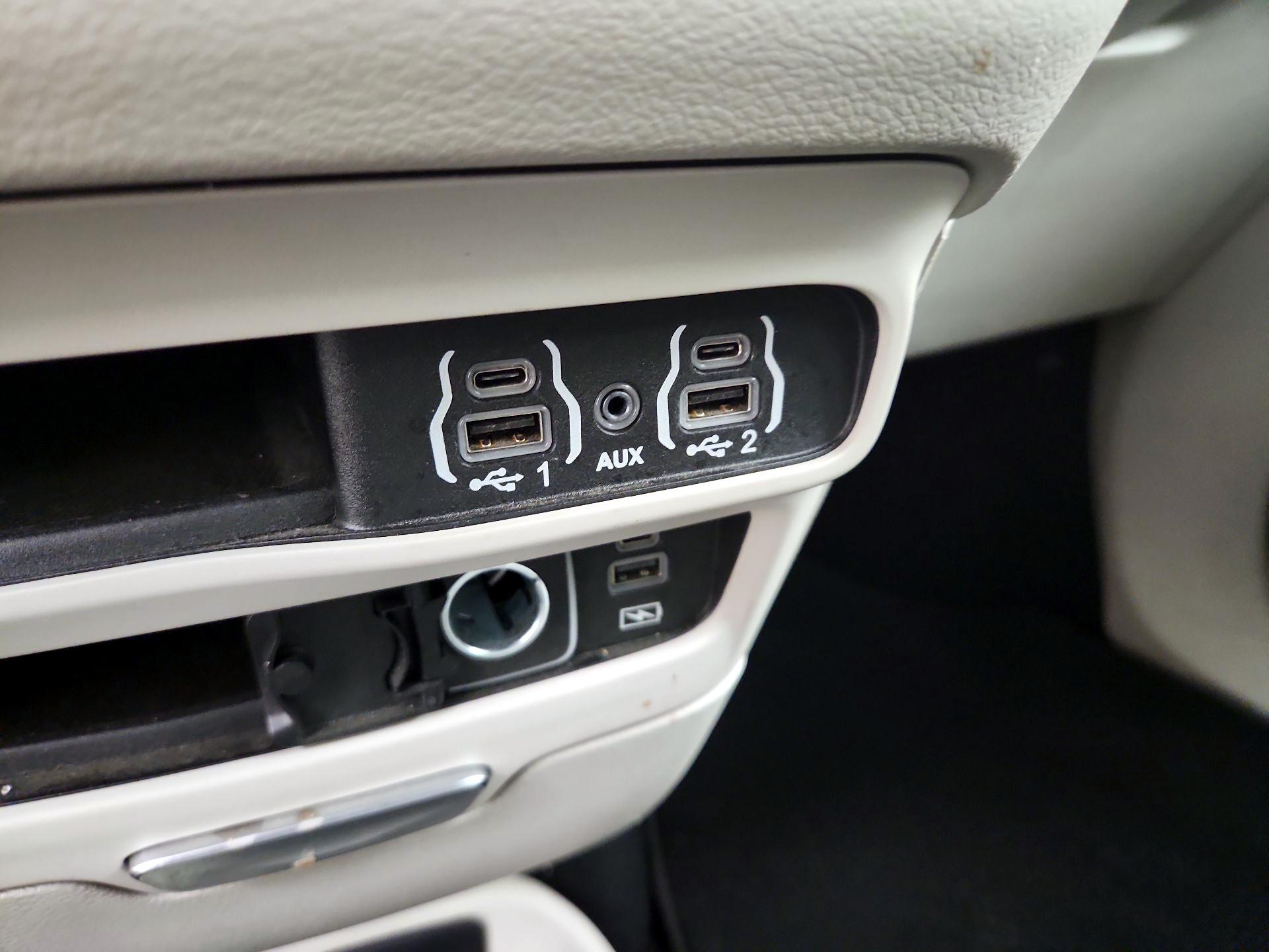 Thumbnail: 2022 Chrysler Pacifica - 18