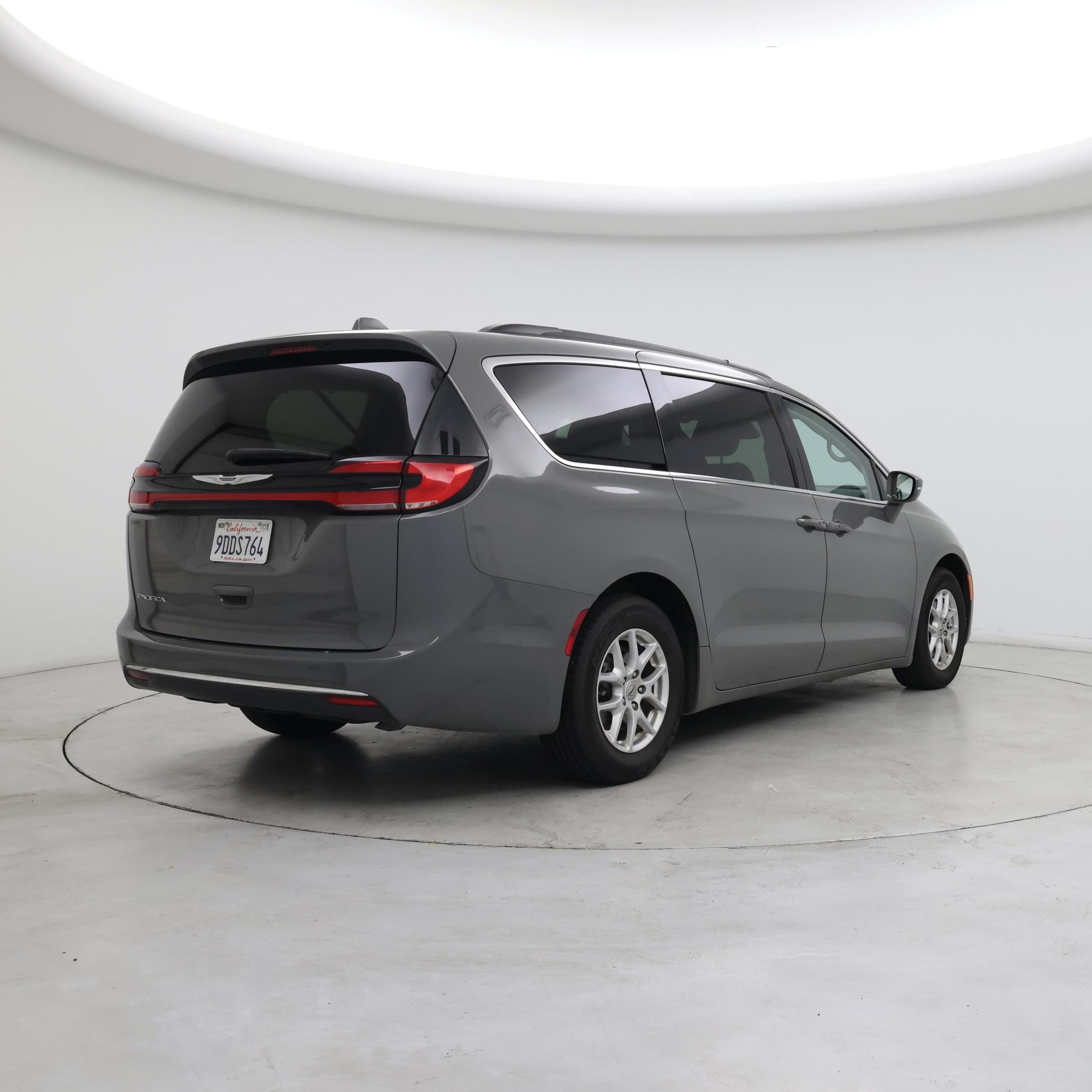Thumbnail: 2022 Chrysler Pacifica - 8
