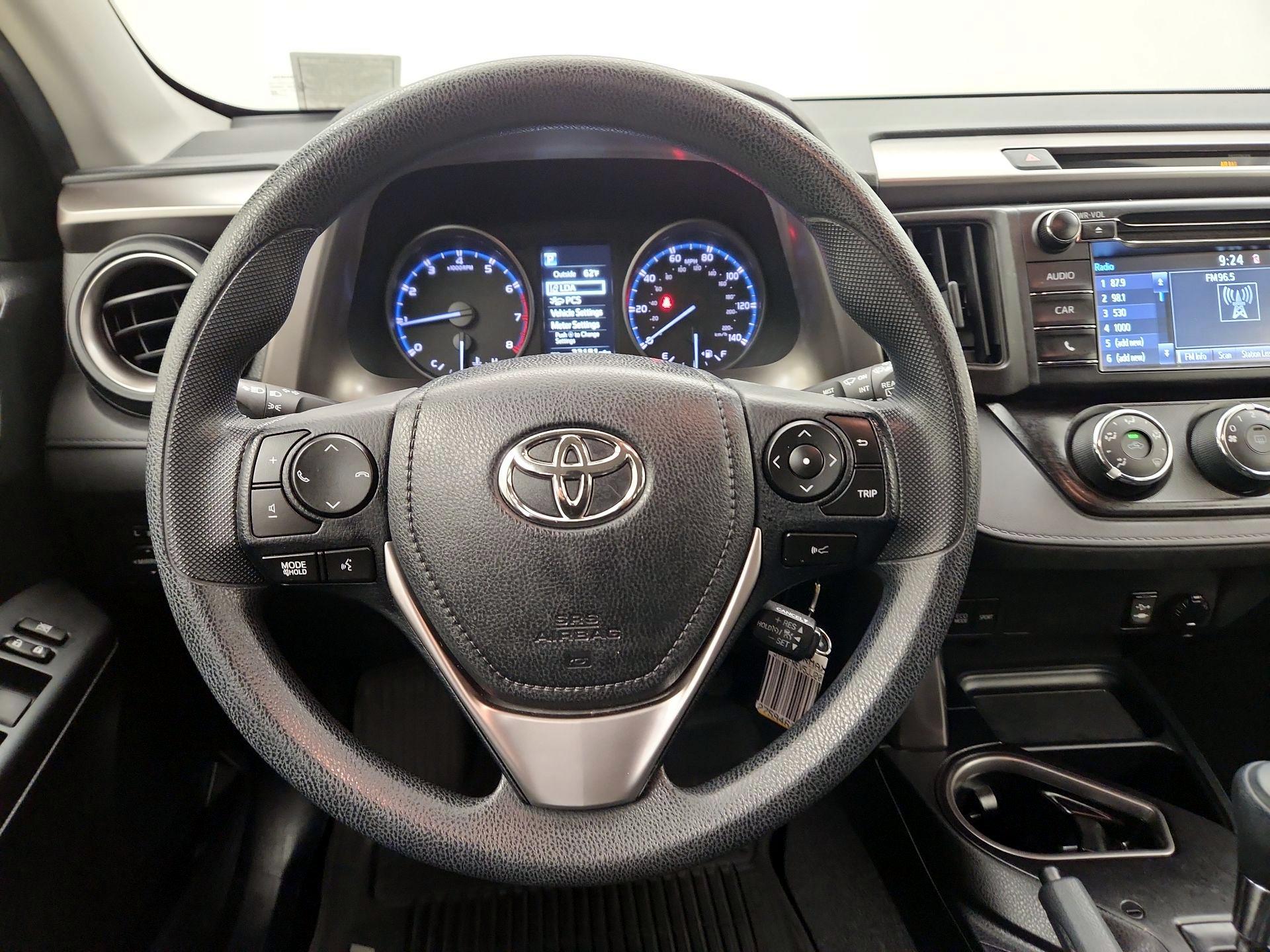 Thumbnail: 2018 Toyota RAV4 - 10