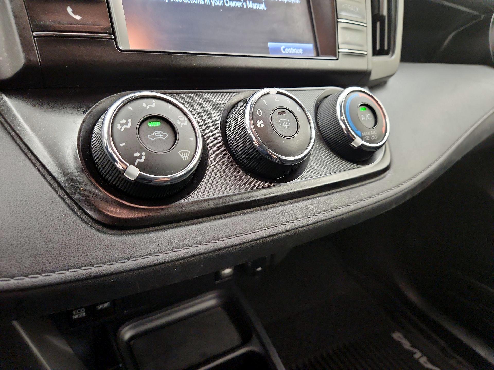 Thumbnail: 2018 Toyota RAV4 - 16