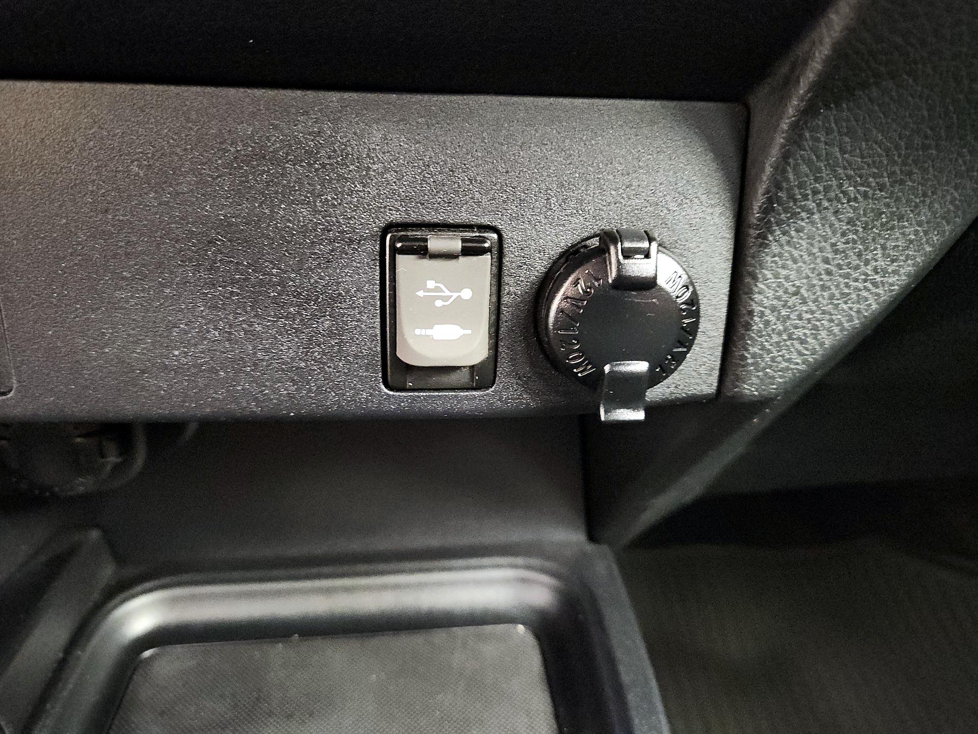 Thumbnail: 2018 Toyota RAV4 - 18