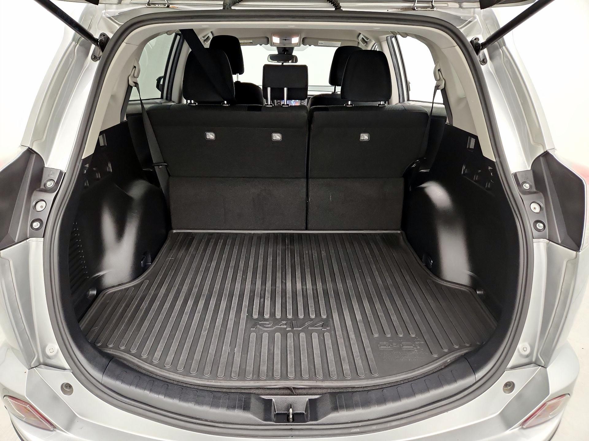 Thumbnail: 2018 Toyota RAV4 - 20