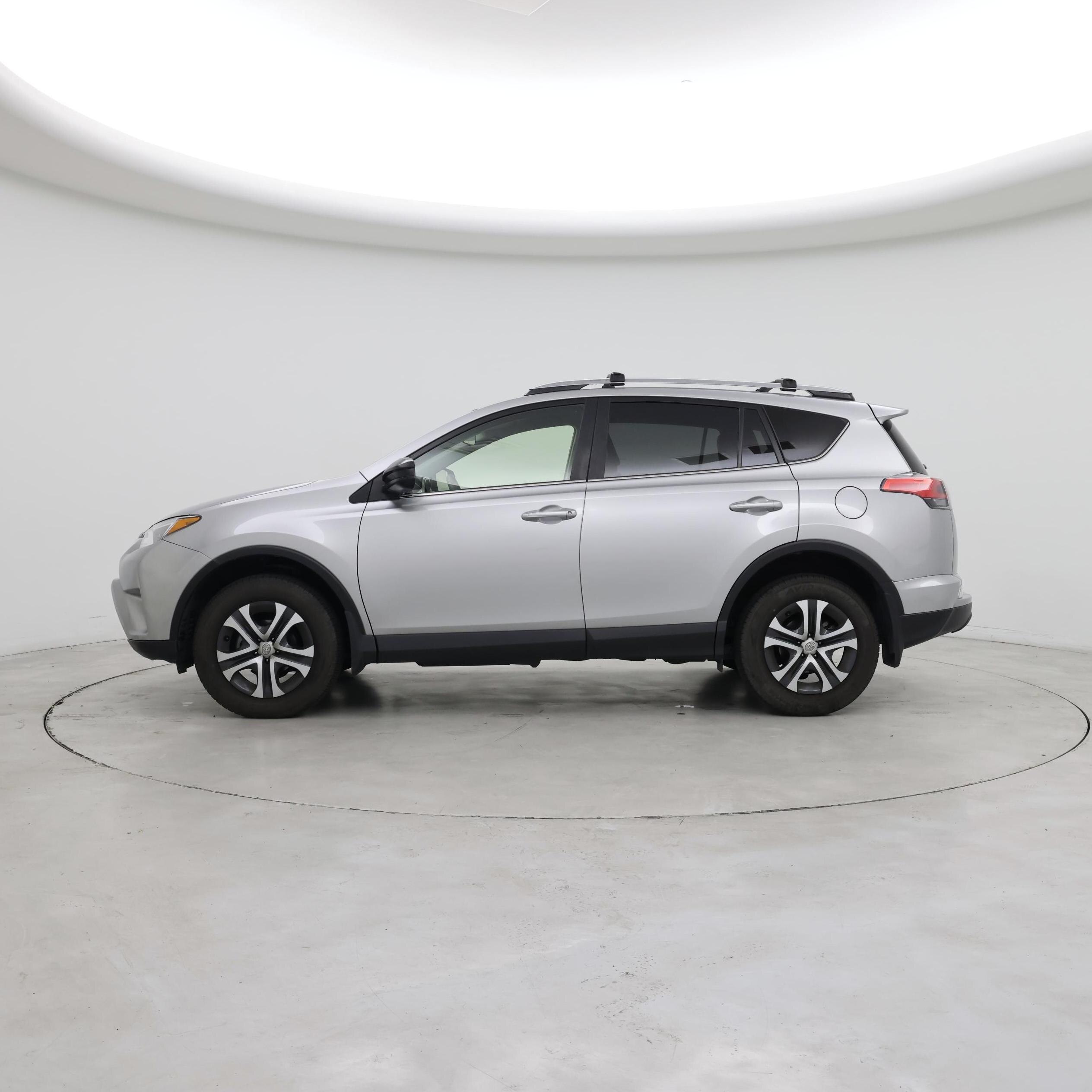 Thumbnail: 2018 Toyota RAV4 - 3