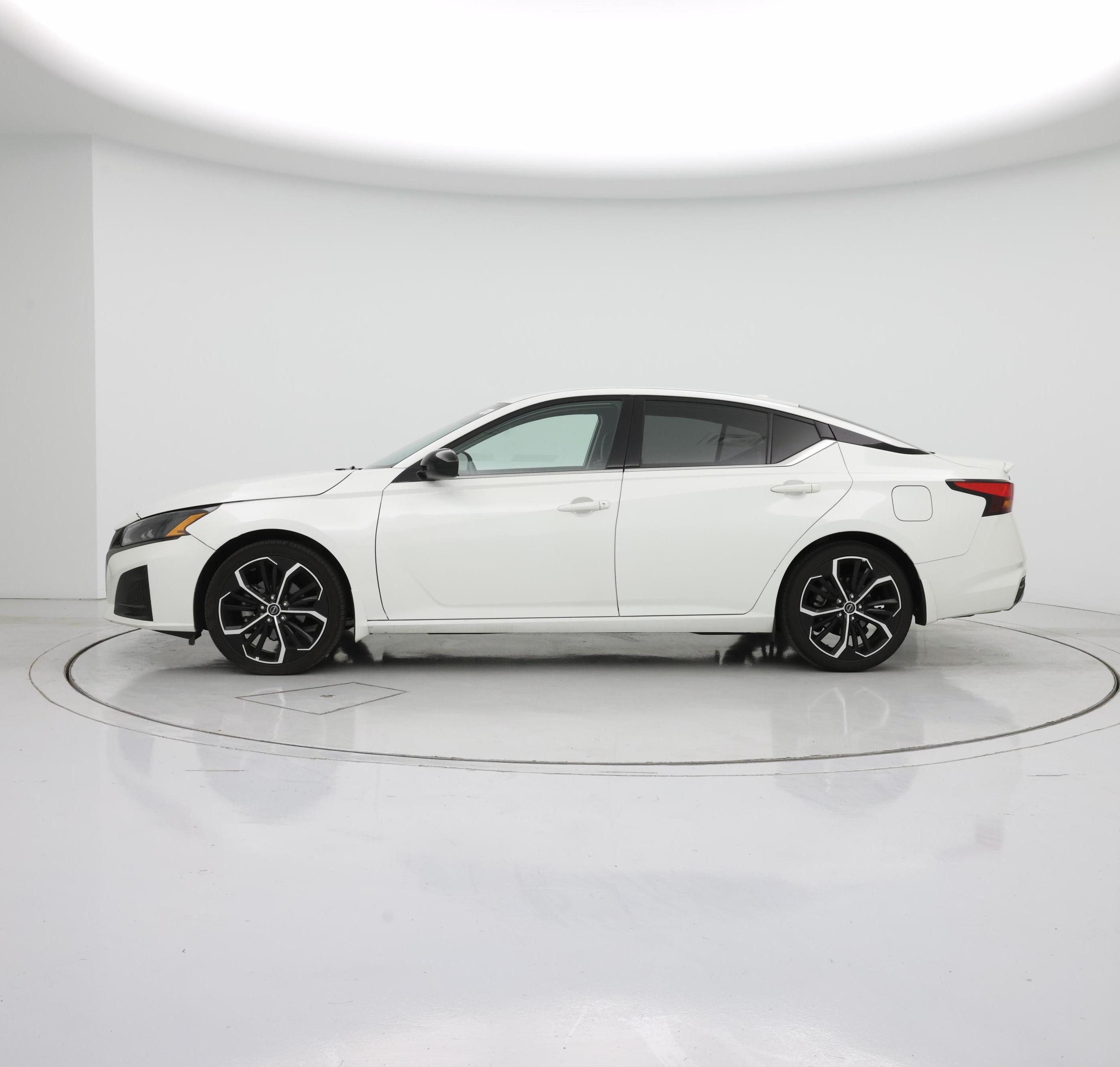 Thumbnail: 2023 Nissan Altima - 3