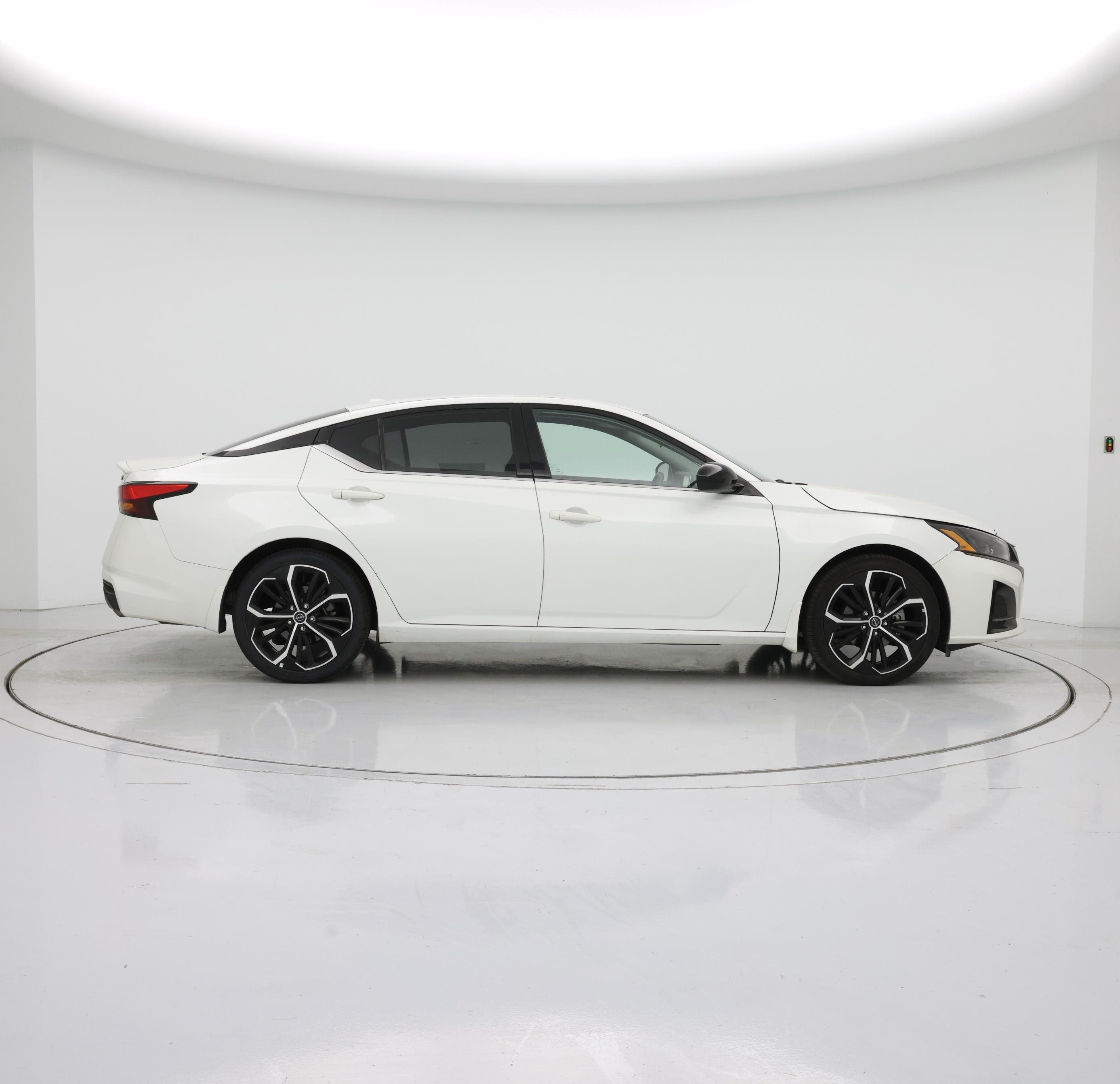 Thumbnail: 2023 Nissan Altima - 7