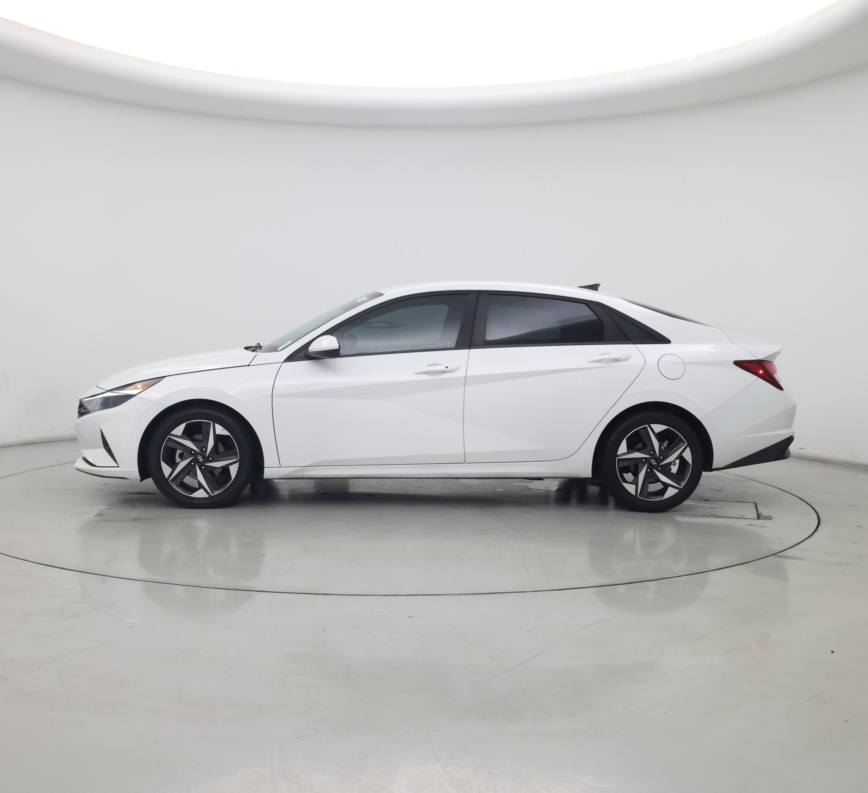 Thumbnail: 2023 Hyundai Elantra - 3