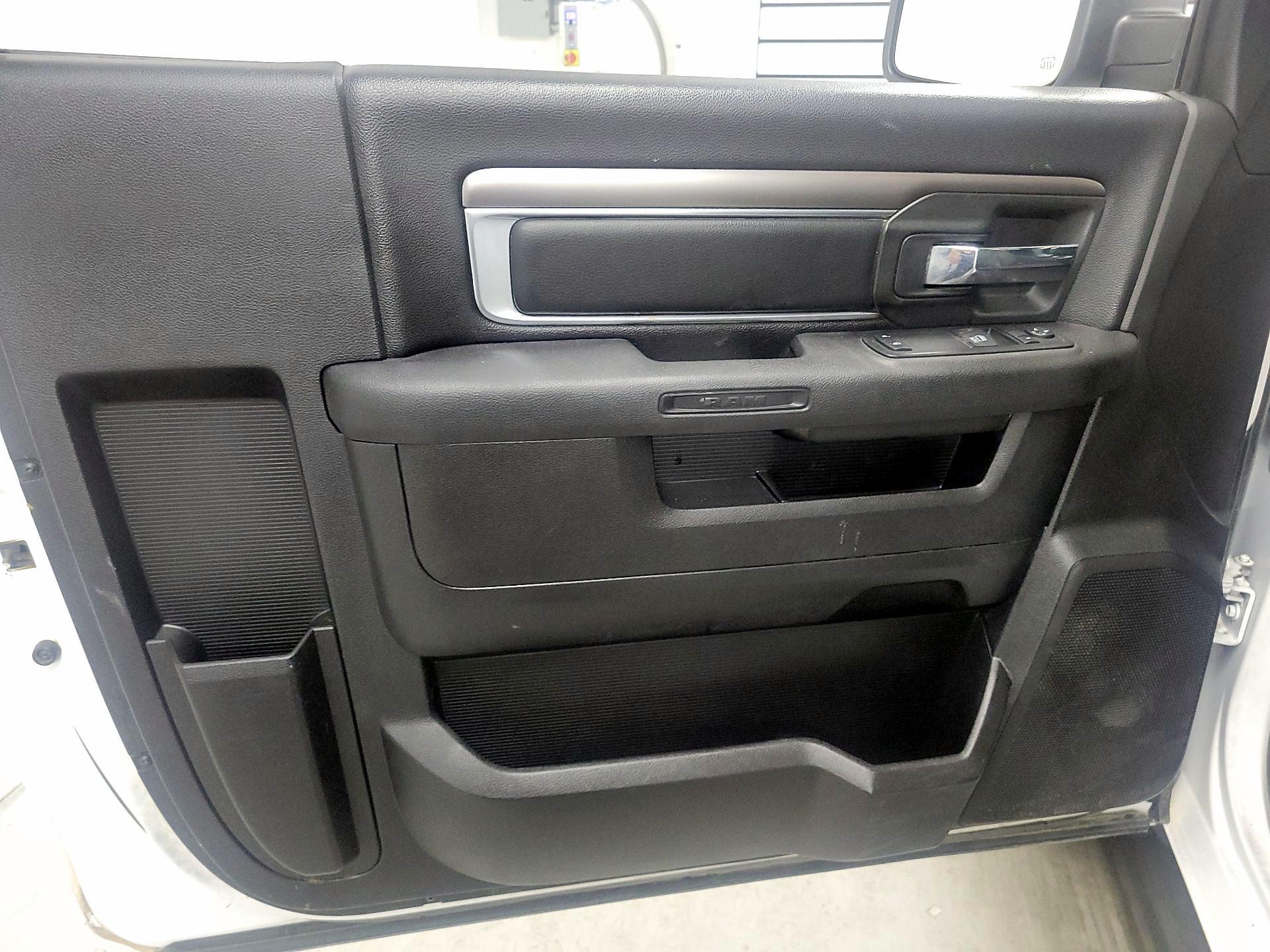 Thumbnail: 2021 RAM 1500 Classic - 12