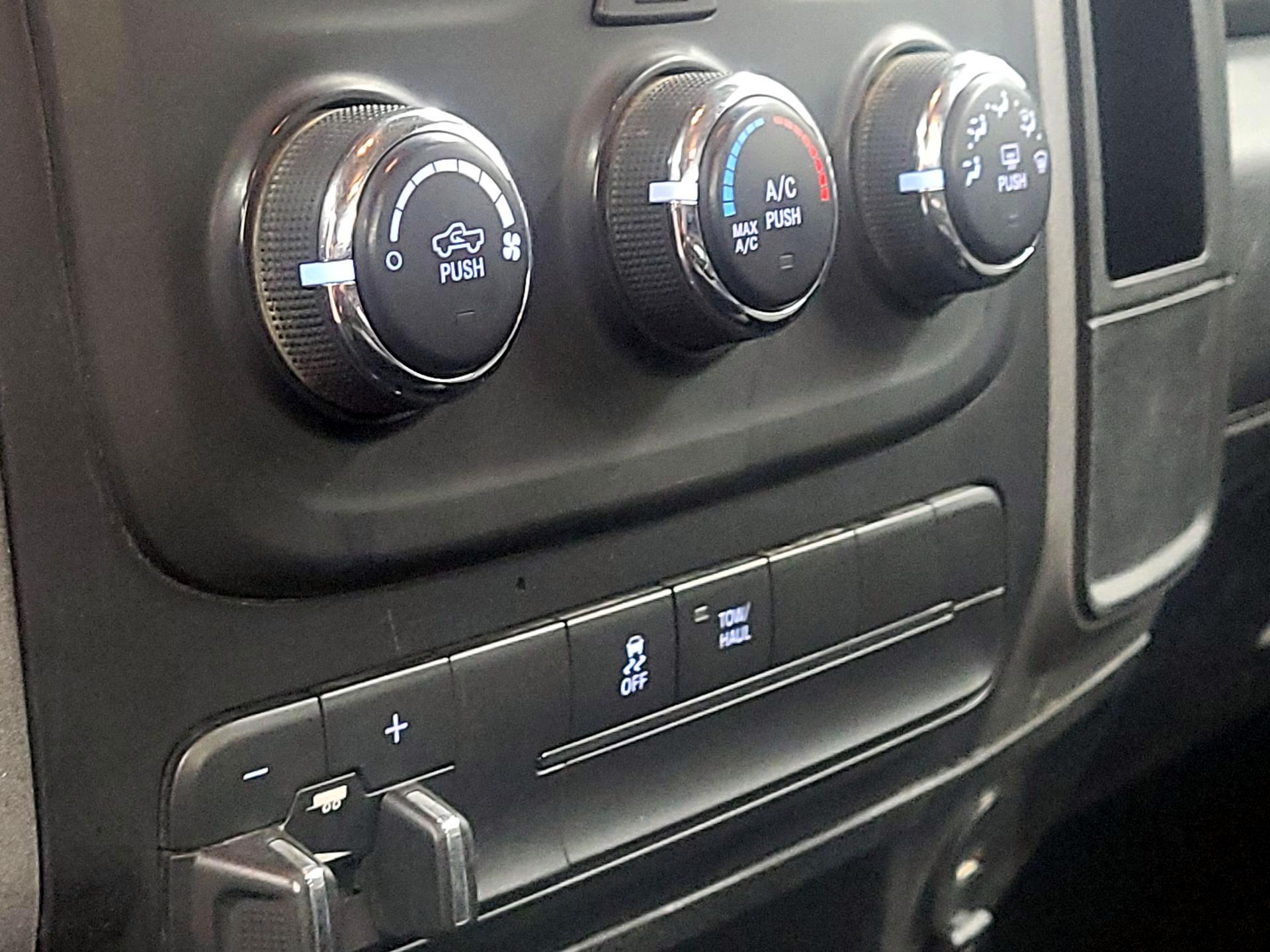 Thumbnail: 2021 RAM 1500 Classic - 16