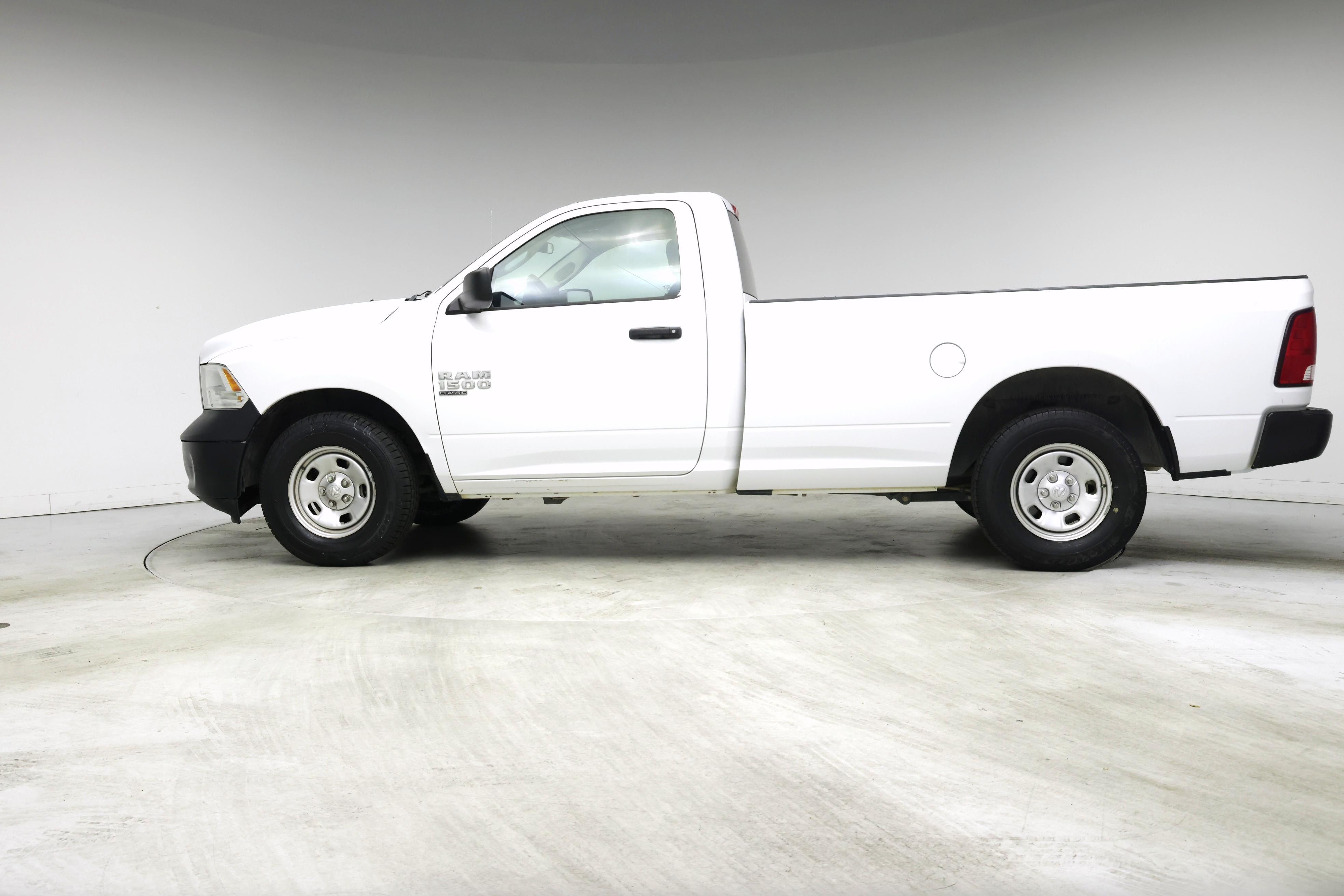 Thumbnail: 2021 RAM 1500 Classic - 3