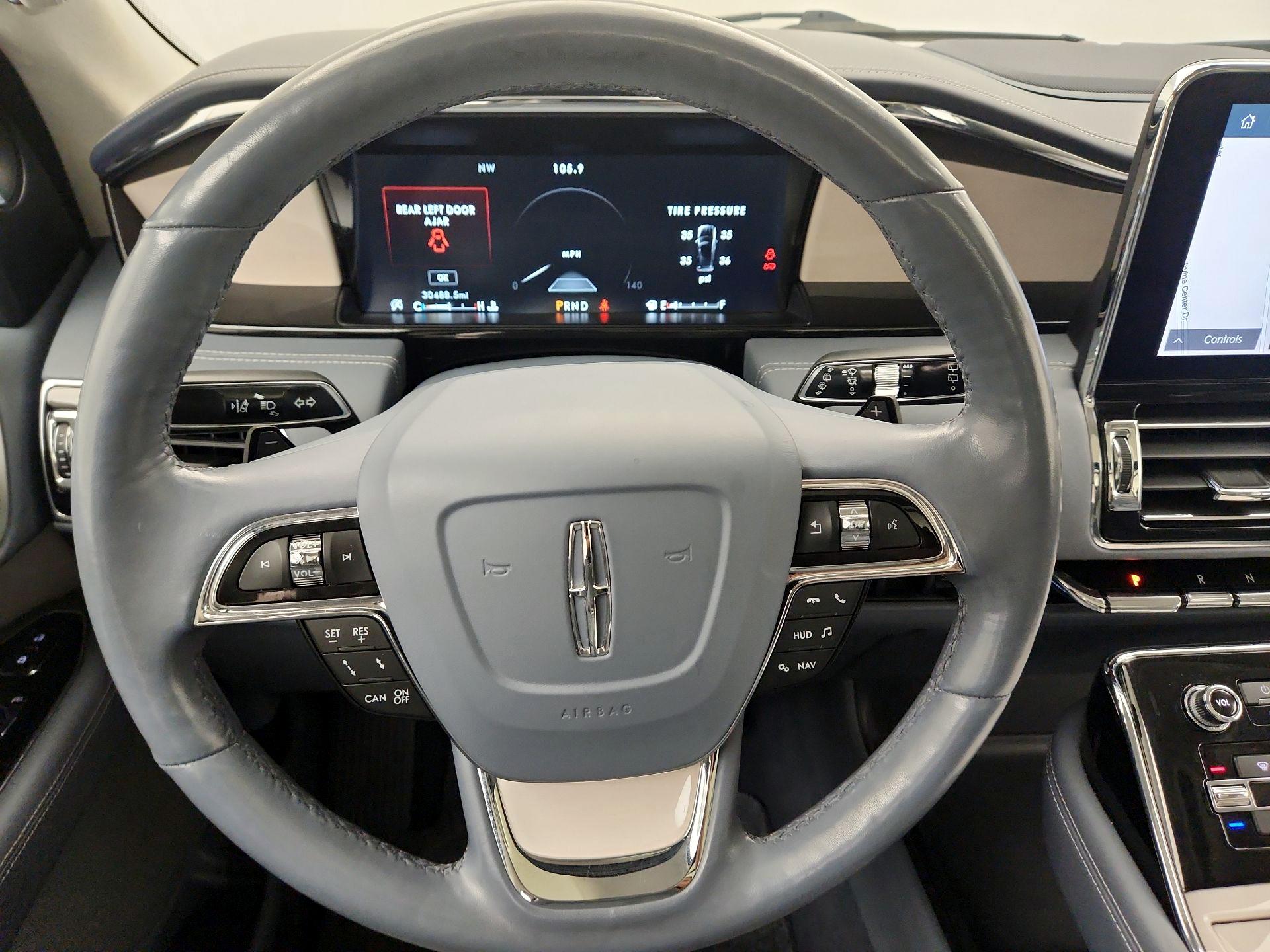 Thumbnail: 2020 Lincoln Navigator L - 10