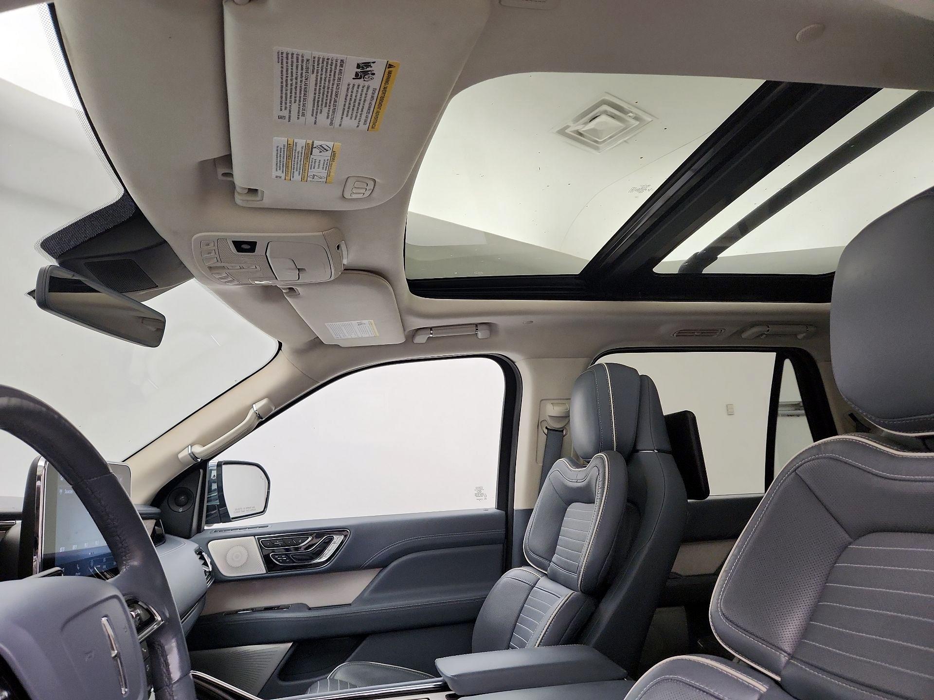 Thumbnail: 2020 Lincoln Navigator L - 20