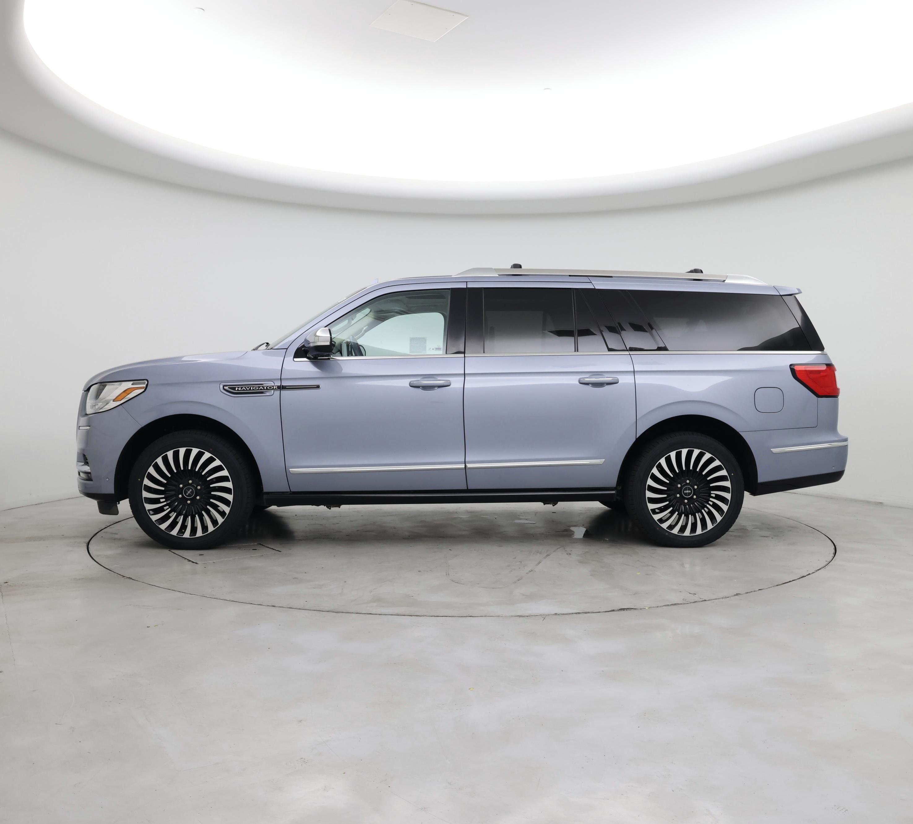 Thumbnail: 2020 Lincoln Navigator L - 3