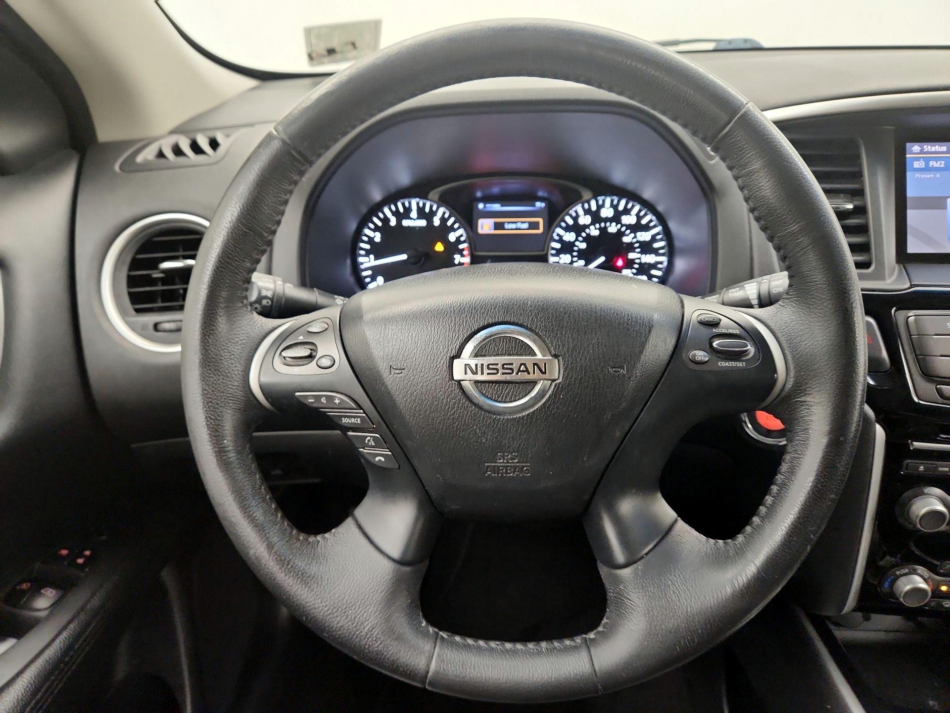Thumbnail: 2014 Nissan Pathfinder - 10