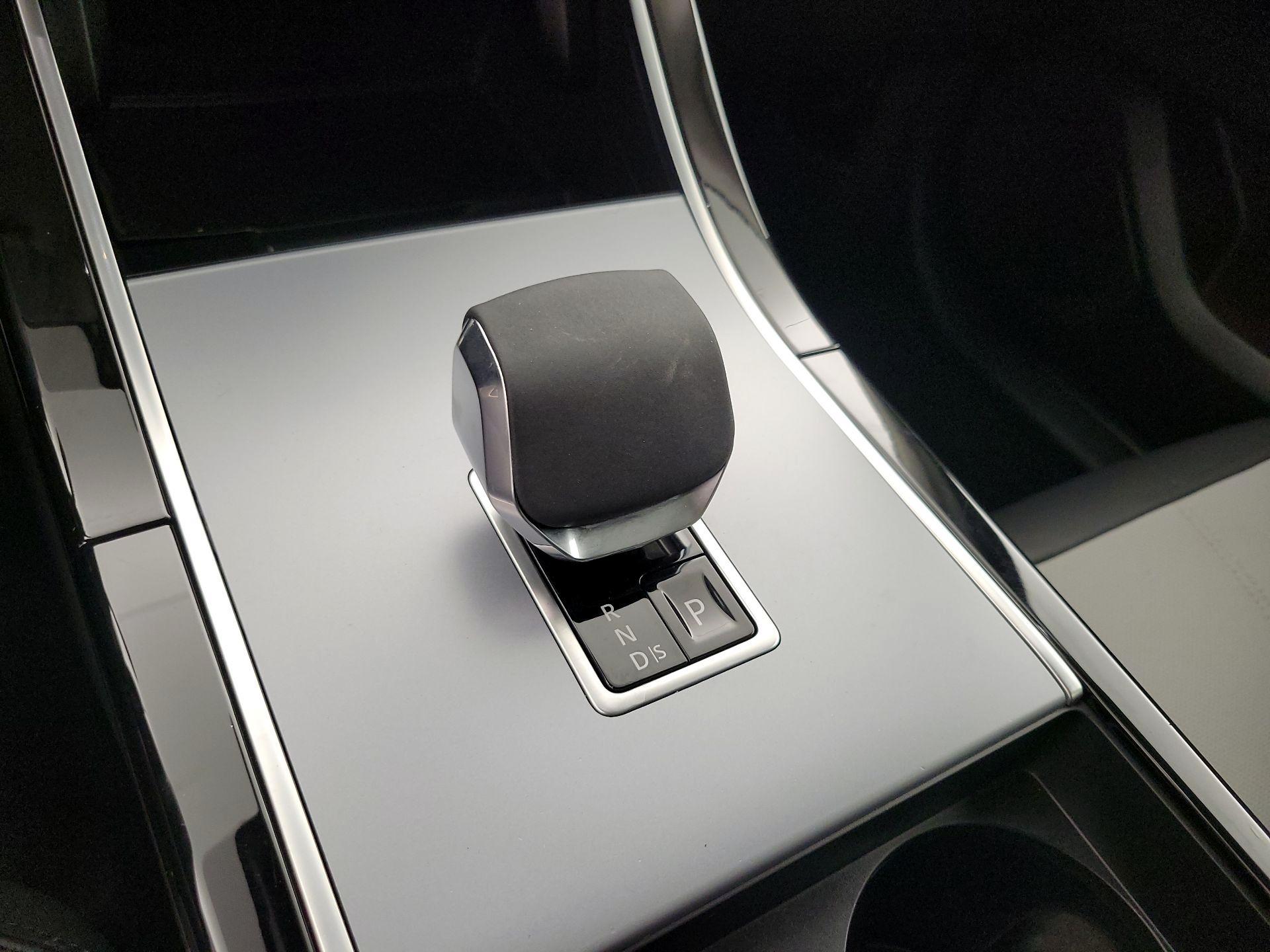 Thumbnail: 2025 Land Rover Range Rover Velar - 17