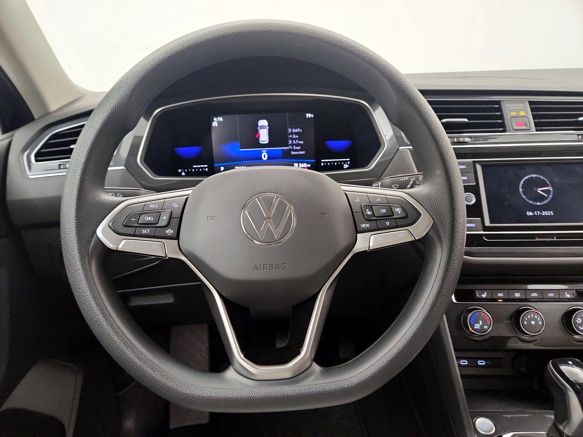 Thumbnail: 2022 Volkswagen Tiguan - 10