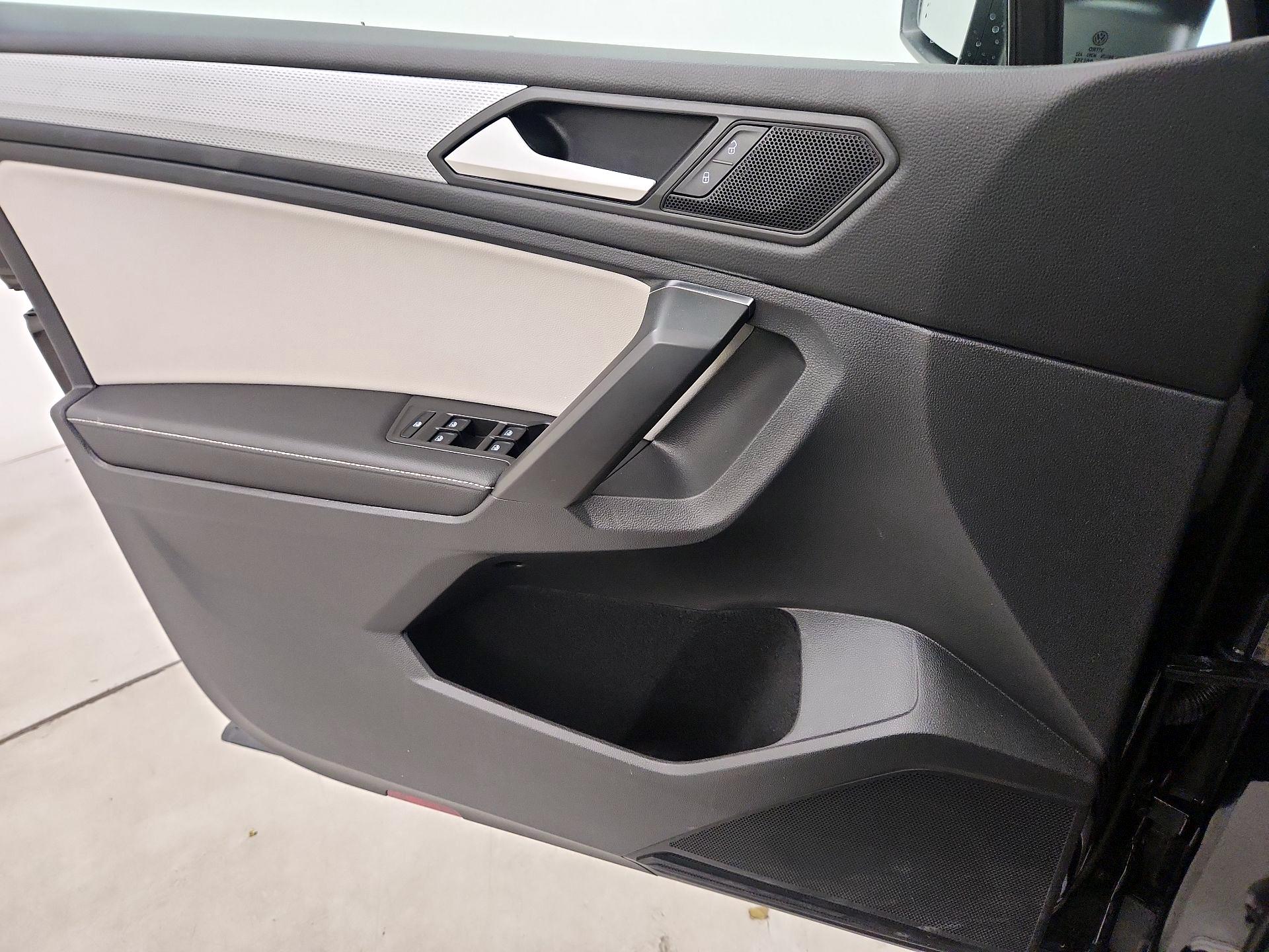 Thumbnail: 2022 Volkswagen Tiguan - 12