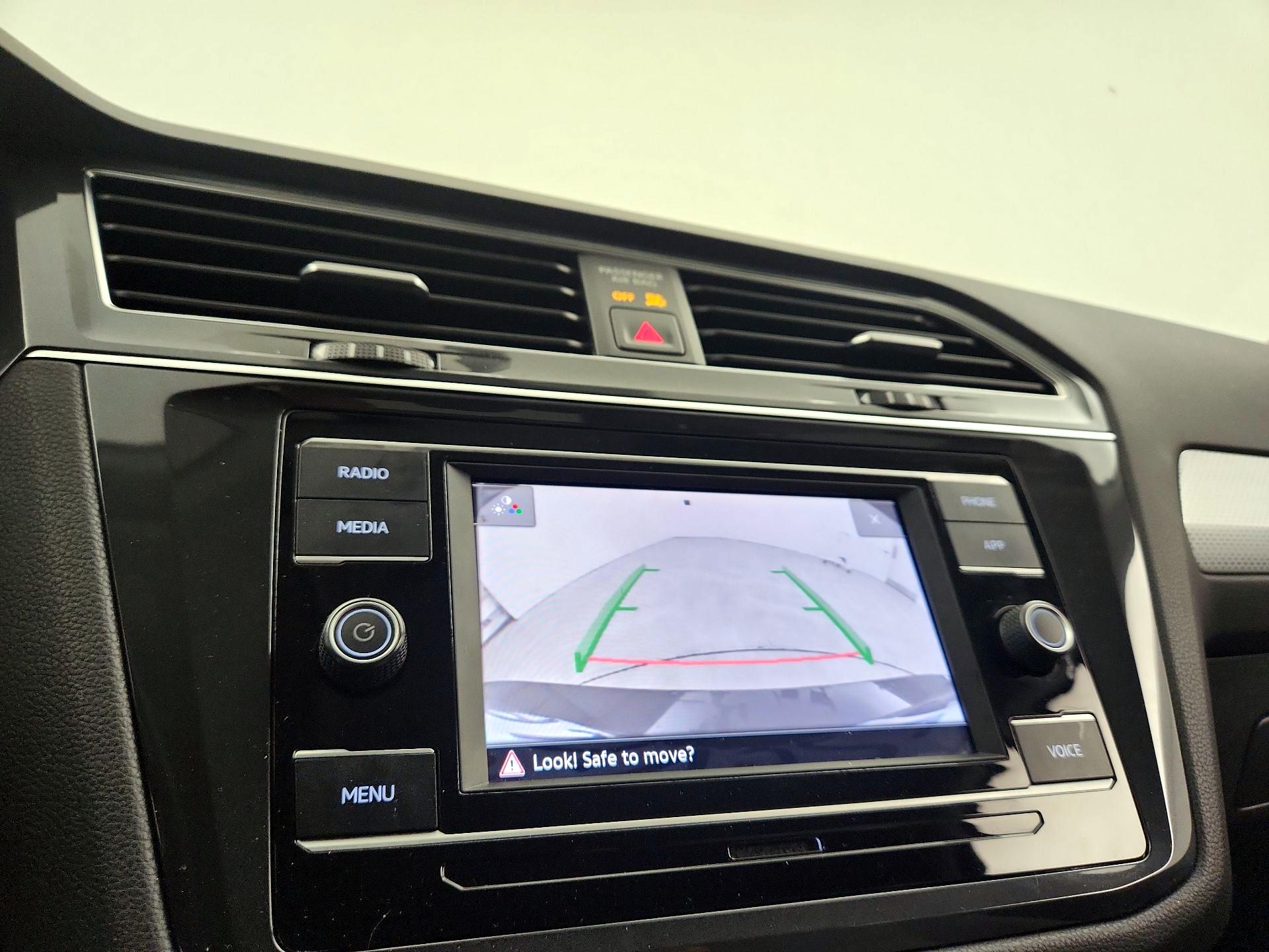 Thumbnail: 2022 Volkswagen Tiguan - 14